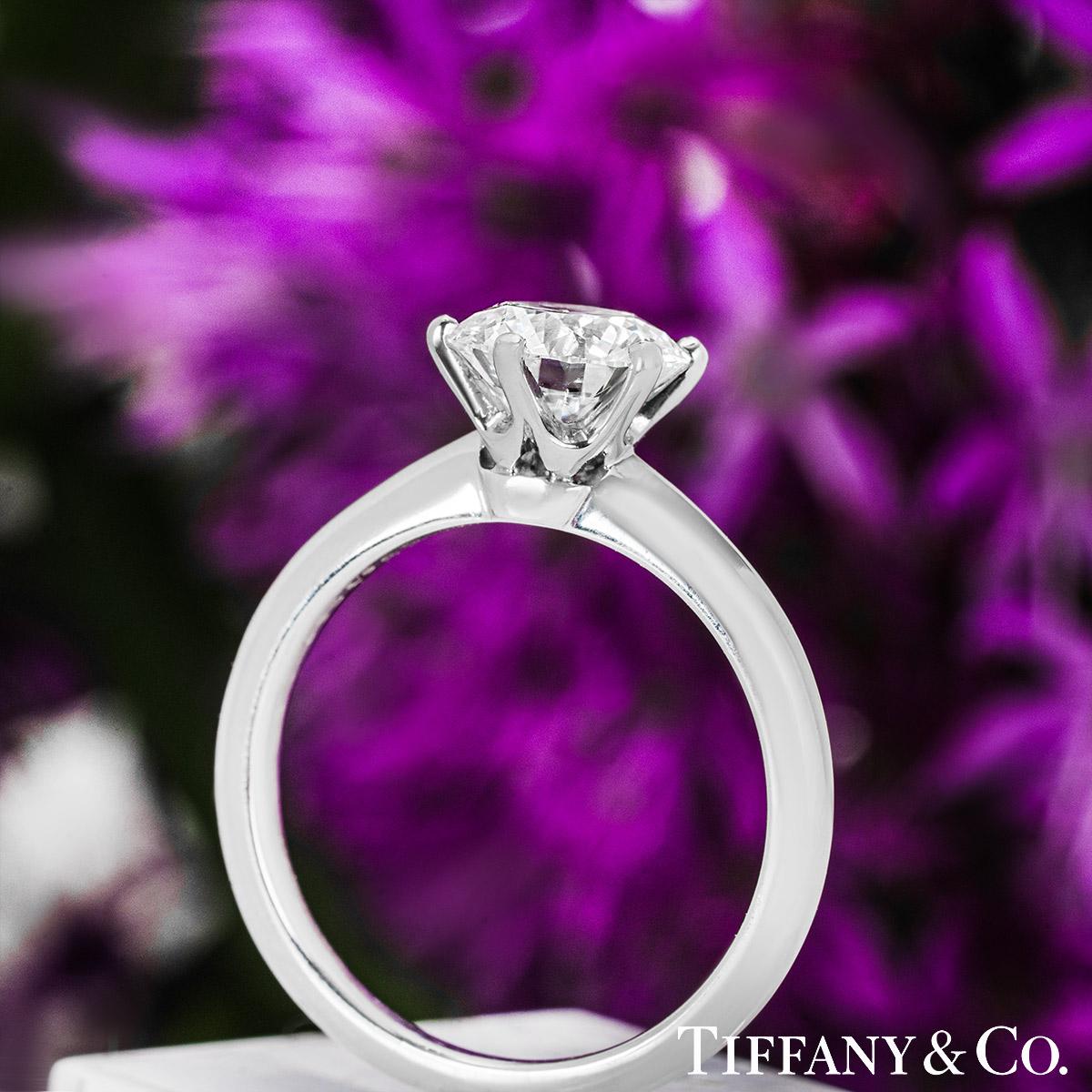 Tiffany & Co. Bague de fiançailles avec diamant rond de 1,53 carat en vente 1