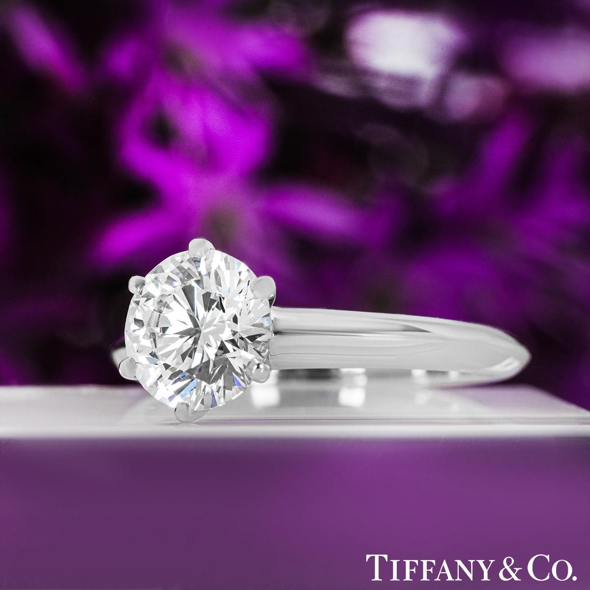 Tiffany & Co. Bague de fiançailles avec diamant rond de 1,53 carat en vente 2