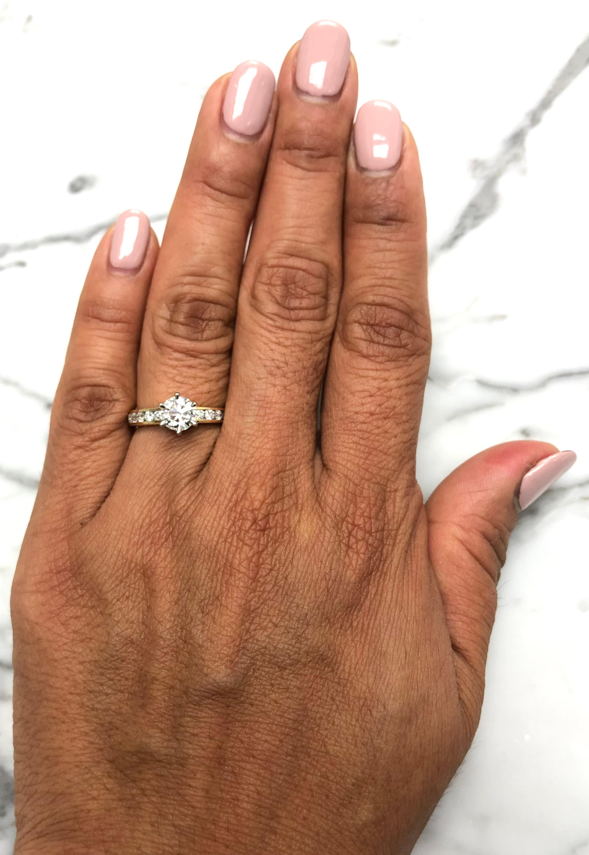 Tiffany & Co. Bague de fiançailles en or jaune 18 carats PLT sertie de diamants ronds de 1,29 carat 3
