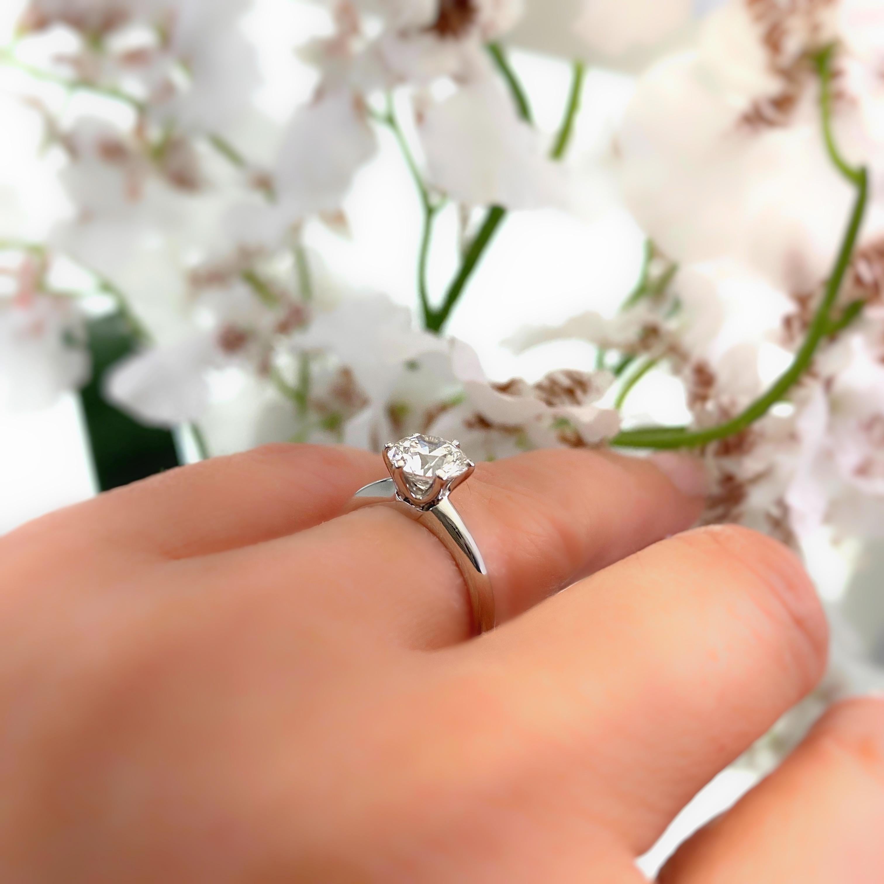 Women's Tiffany & Co. Round Diamond Solitaire 1.27 Carat G VS1 Ring in Platinum