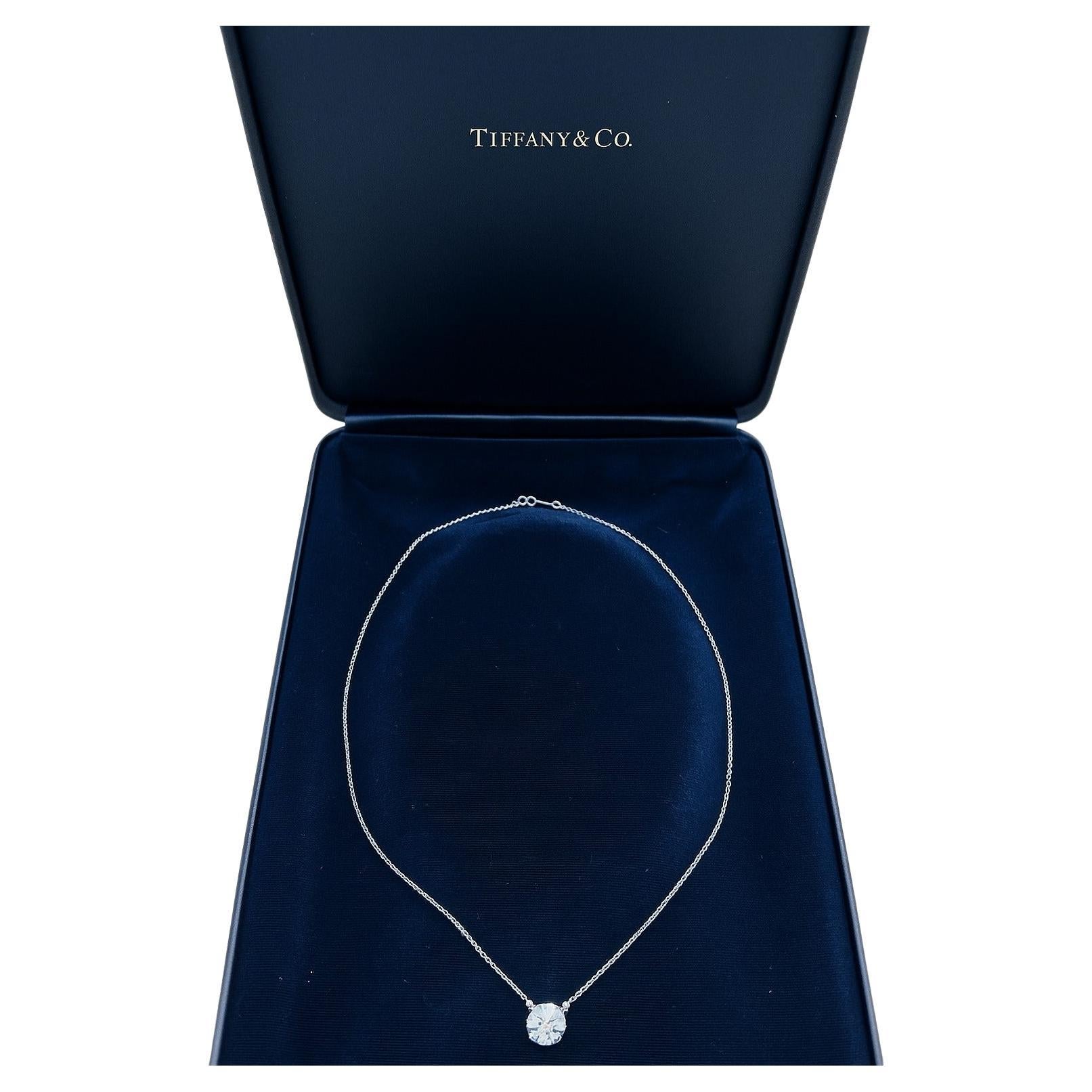 Contemporain Tiffany & Co. Collier pendentif solitaire en diamant rond - 2.69 Ctw en vente