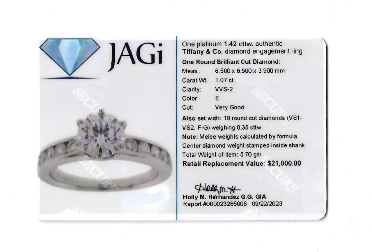 Tiffany & Co. Bague de fiançailles solitaire en platine avec diamant rond E/VVS2, avec boîte en vente 6