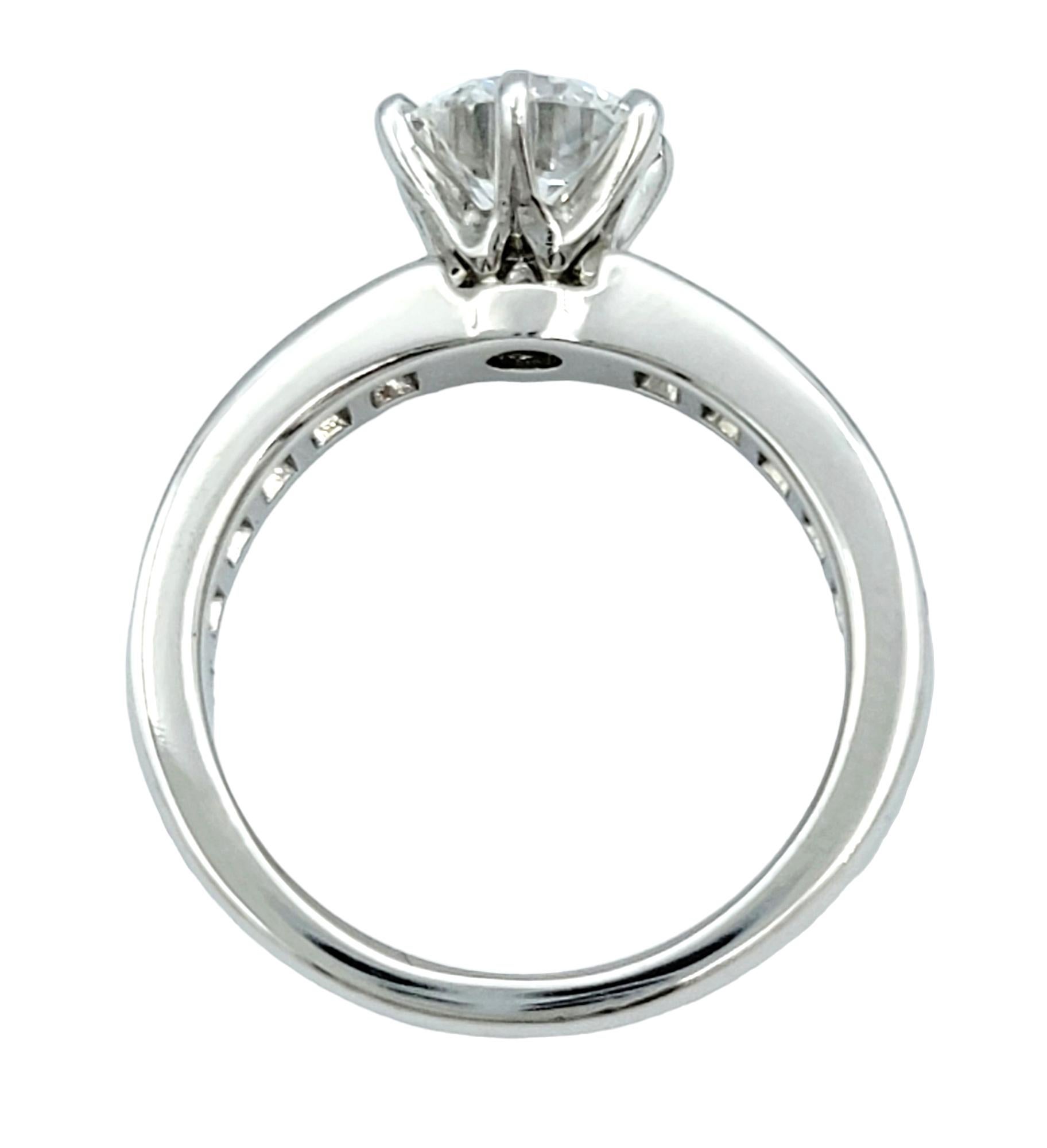 Tiffany & Co. Bague de fiançailles solitaire en platine avec diamant rond E/VVS2, avec boîte Pour femmes en vente