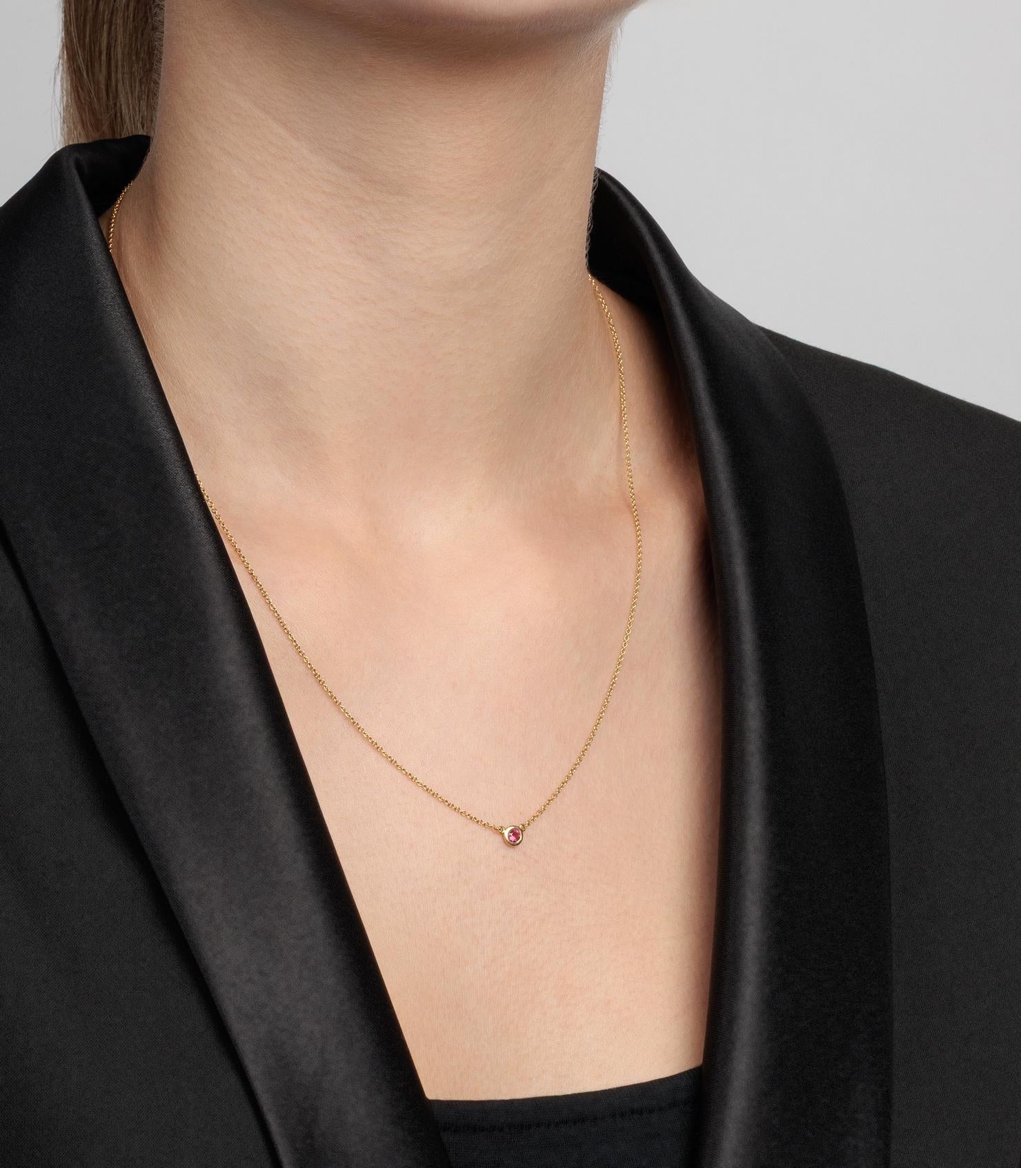 Tiffany & Co. Pendentif Rubis en or jaune 18ct Colour by the Yard

Détails du produit
Xupes Ref : J1591
Marque : Tiffany & Co.
Modèle : Pendentif Colour by the Yard 
Type : Collier
PRIX DE VENTE CONSEILLÉ : 1 350
Accompagné de : Tiffany & Co Box,