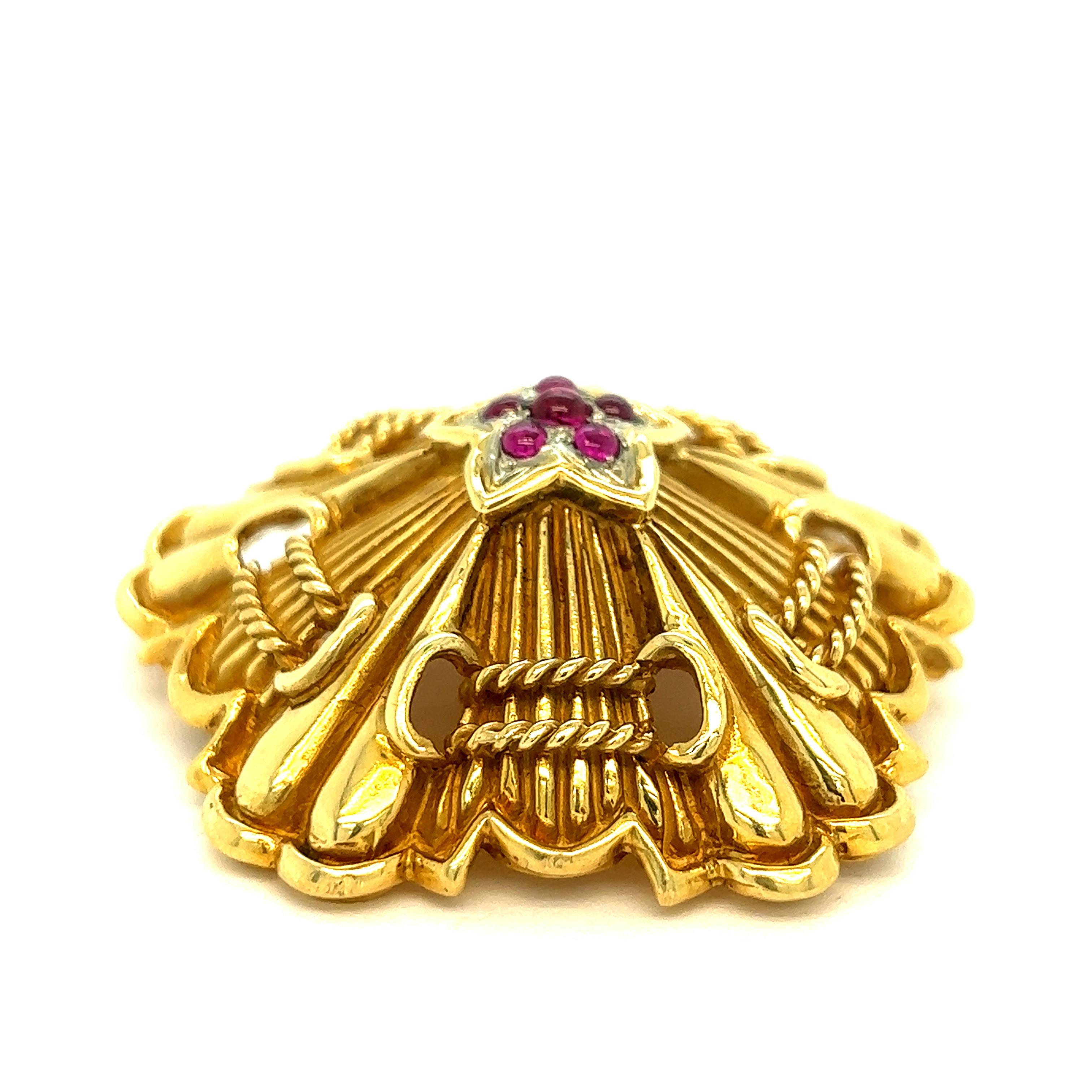 Tiffany & Co. Ruby 18k Gold Brooch In Excellent Condition For Sale In New York, NY