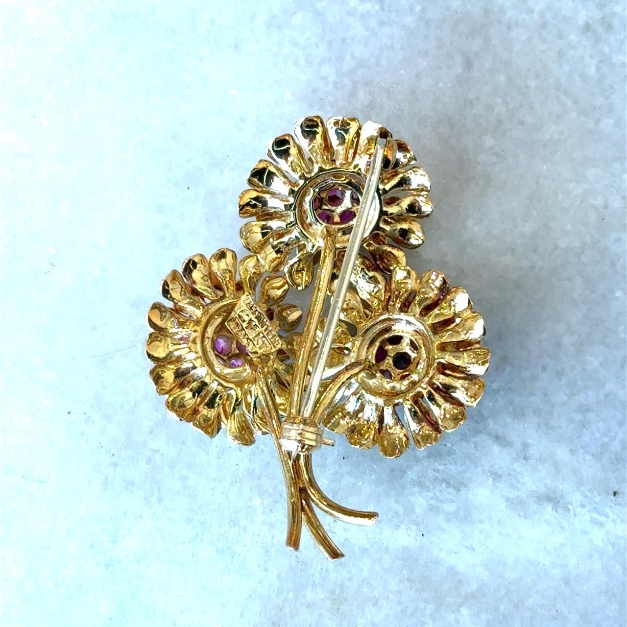 Tiffany & Co. Alfiler vintage de oro de 18 quilates con rubí en Bueno estado para la venta en Los Angeles, CA