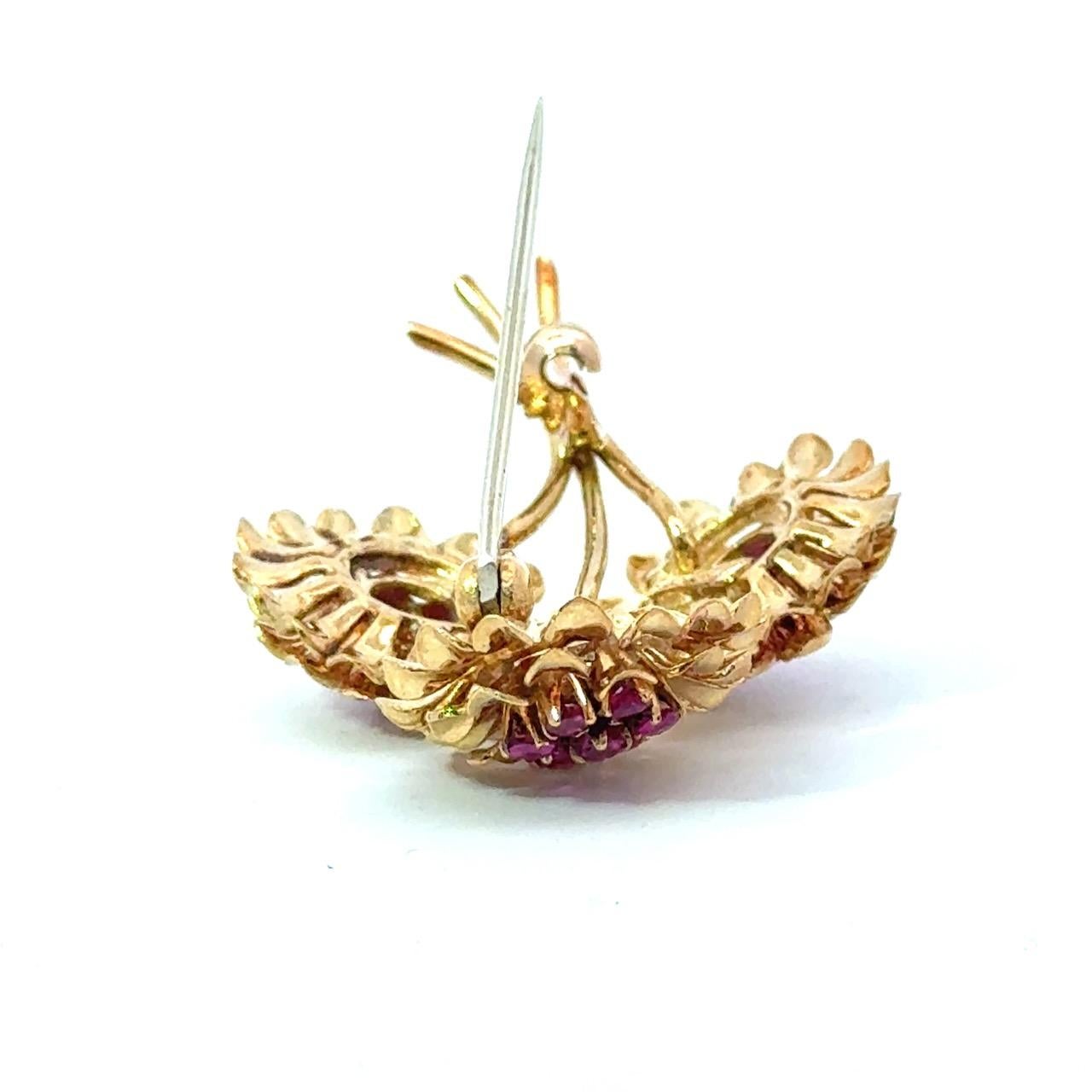 Femenino o masculino Tiffany & Co. Alfiler vintage de oro de 18 quilates con rubí en venta