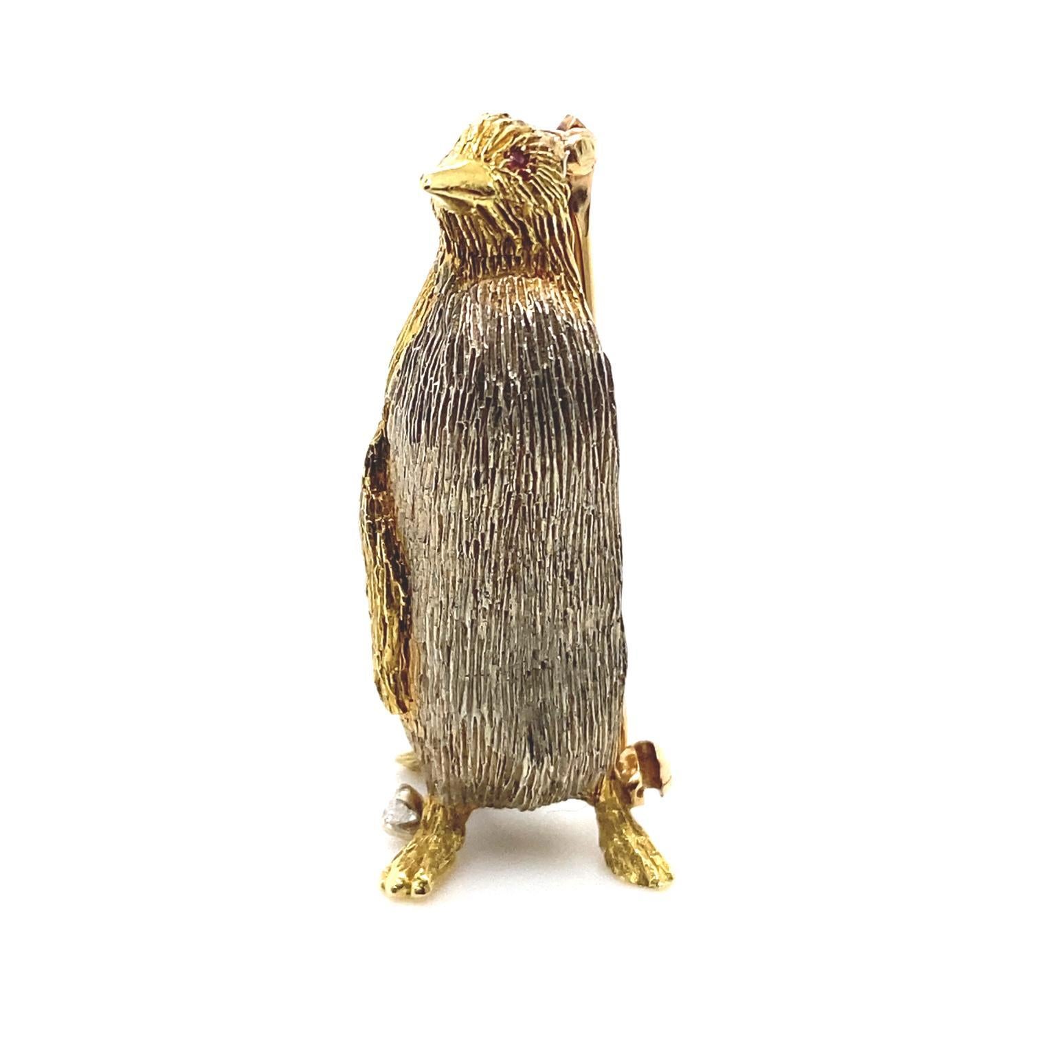 Tiffany & Co. Ruby and Diamond Penguin Brooch Yellow Gold, Circa 1960 In Good Condition For Sale In London, GB