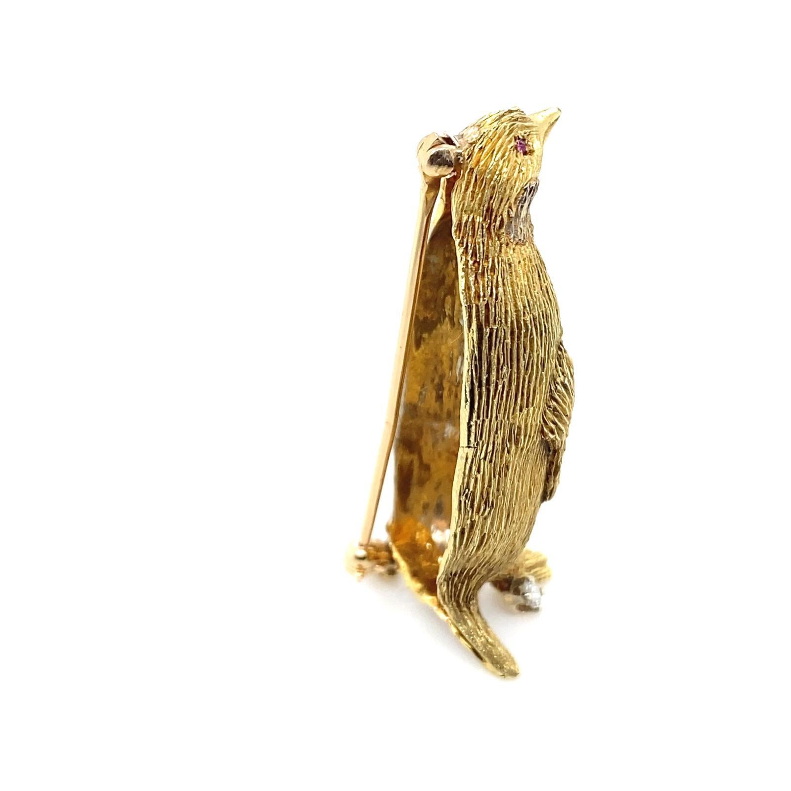 Tiffany & Co. Ruby and Diamond Penguin Brooch Yellow Gold, Circa 1960 For Sale 1