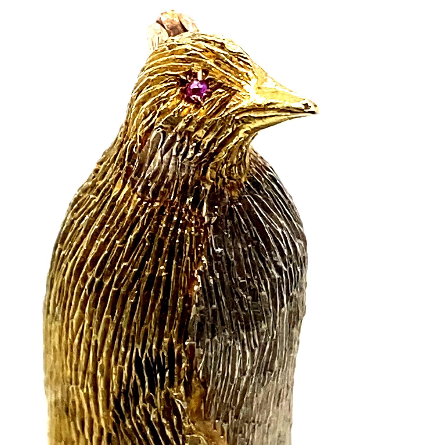 Tiffany & Co. Ruby and Diamond Penguin Brooch Yellow Gold, Circa 1960 For Sale 2