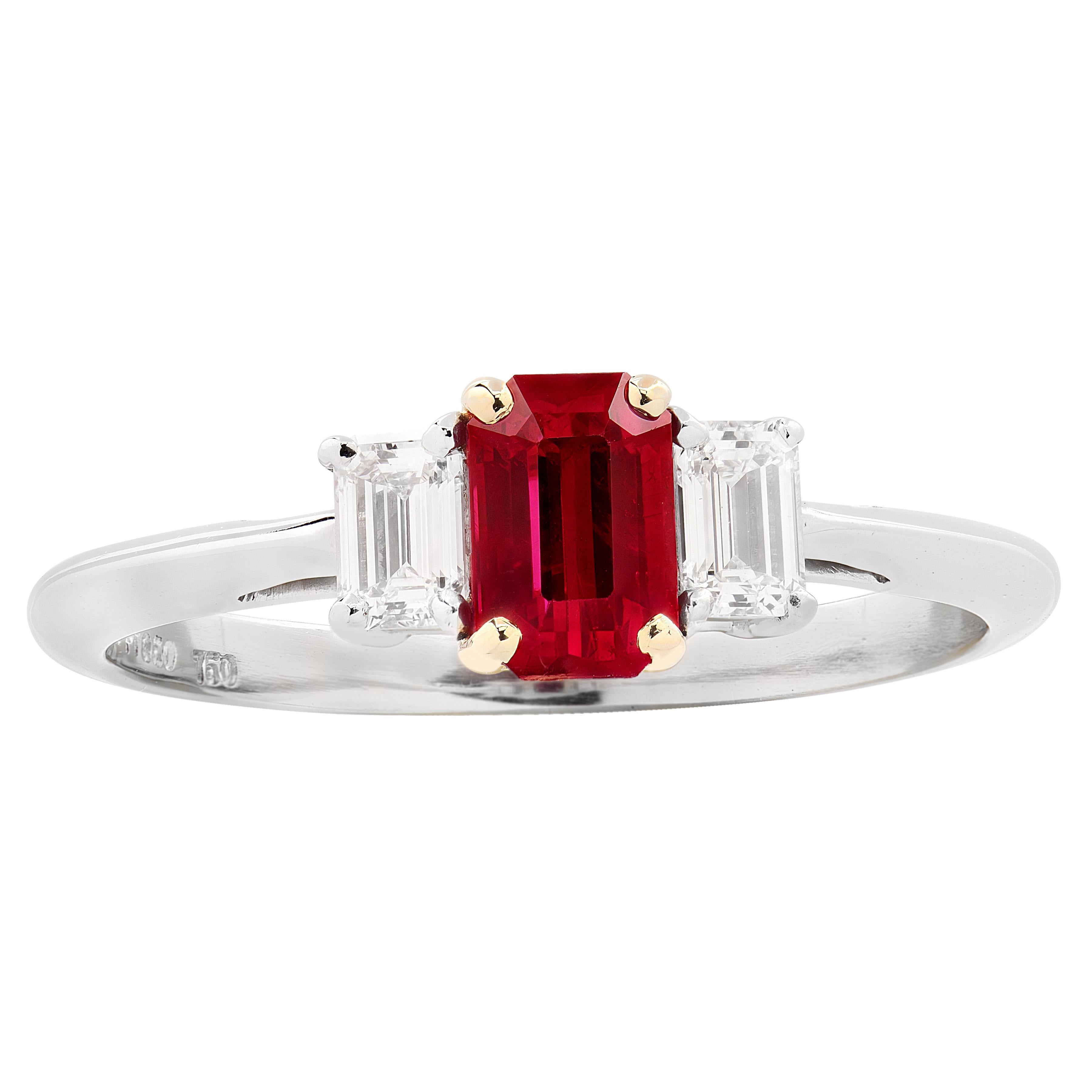 Tiffany & Co. Ruby and Diamond Three-Stone Engagement ring en vente 3