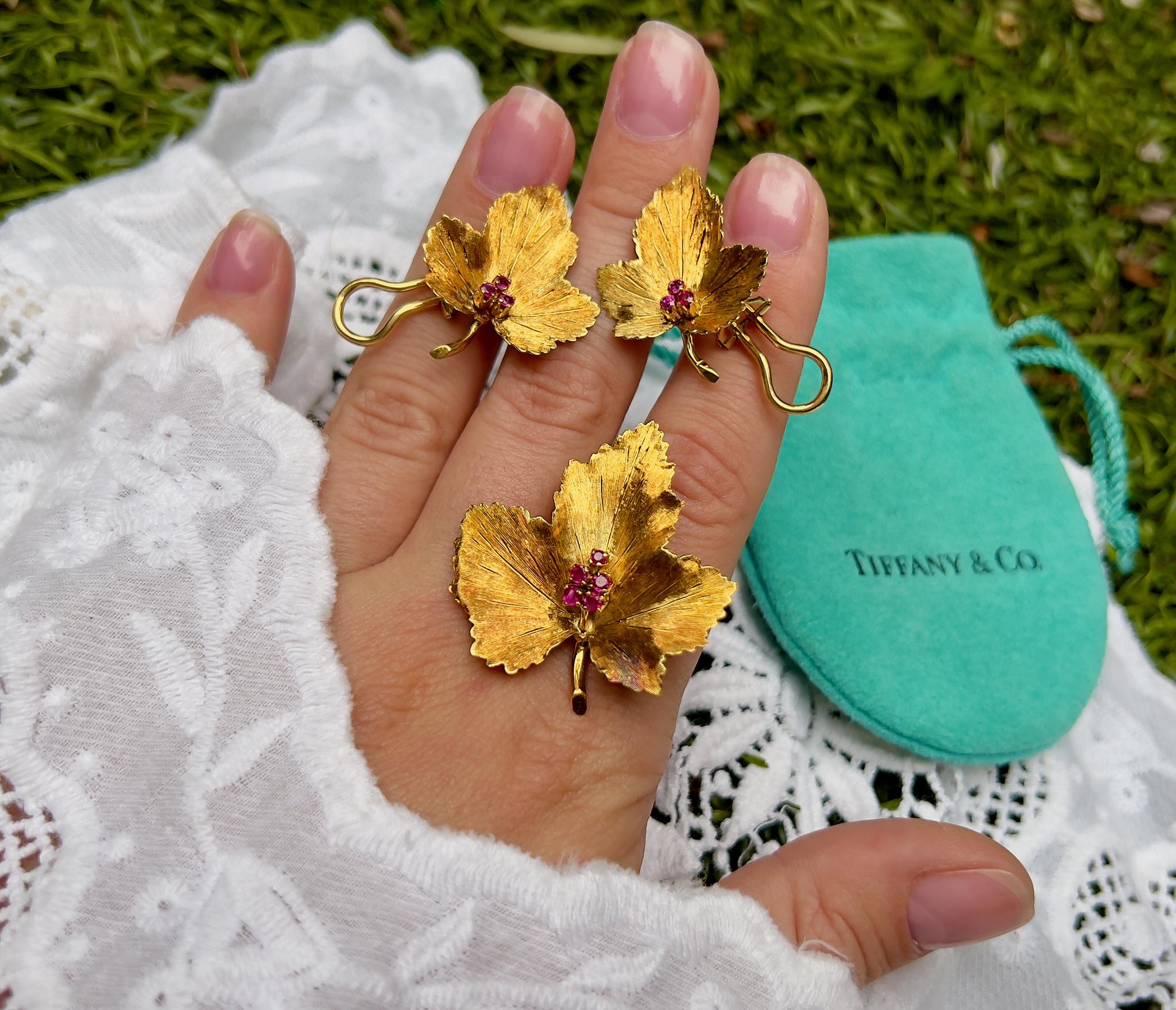 Taille ronde Tiffany & Co. Parure de bijoux feuille d'automne en or 18 carats avec pochette d'origine en rubis