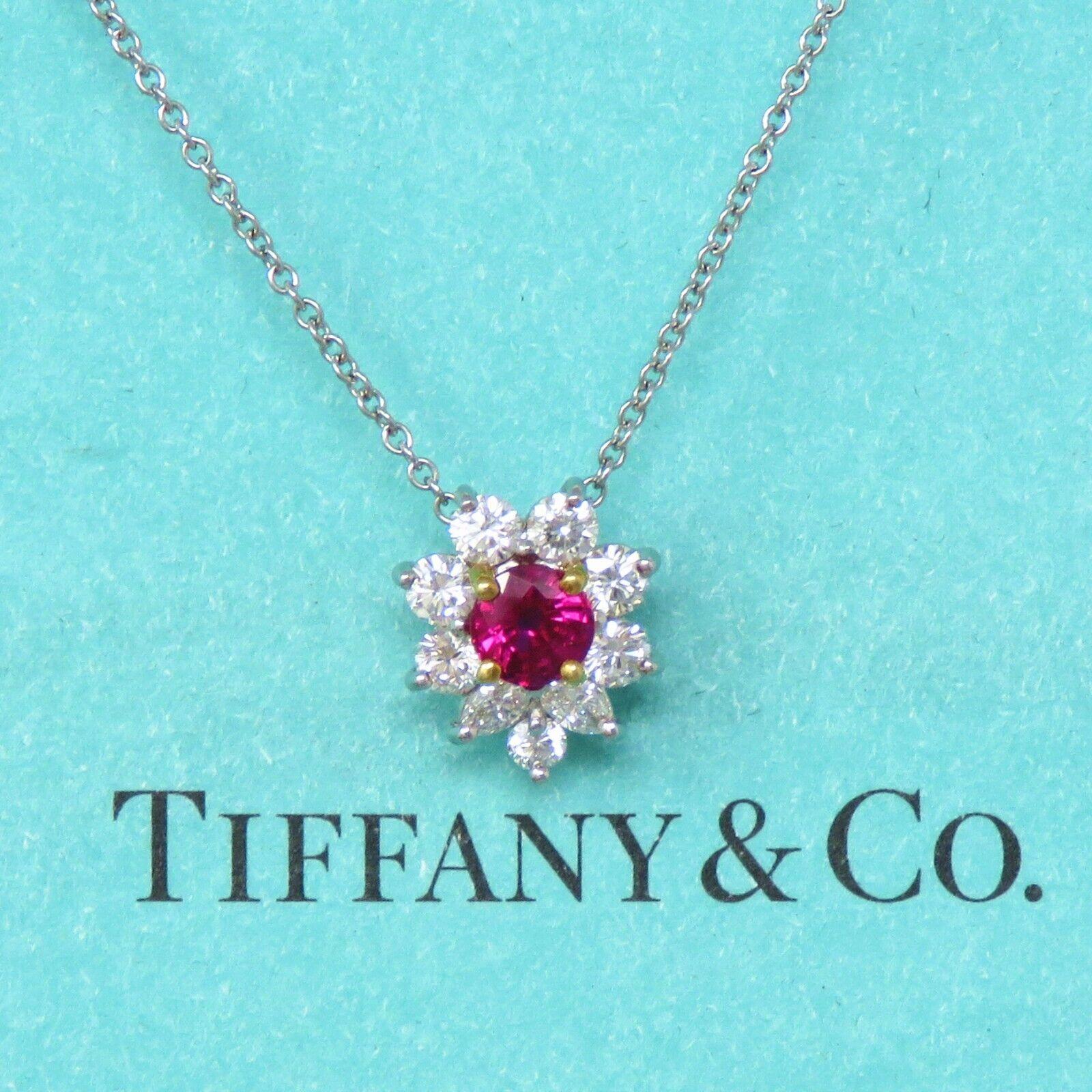 Tiffany & Co. Collier en or jaune 18K avec rubis et diamants Excellent état - En vente à Chicago, IL