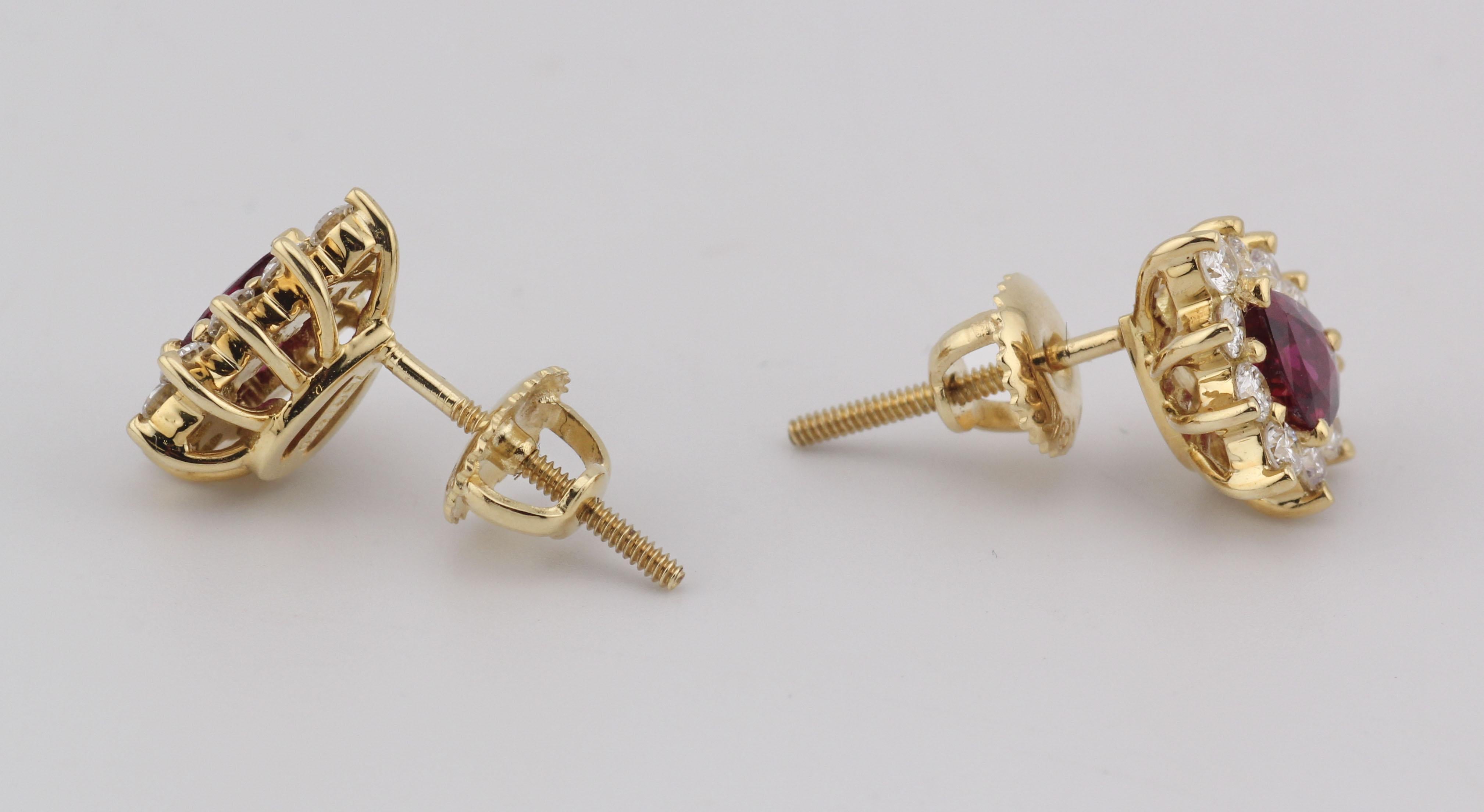 Tiffany & Co. Boucles d'oreilles en or jaune 18k avec diamant et rubis en vente 3