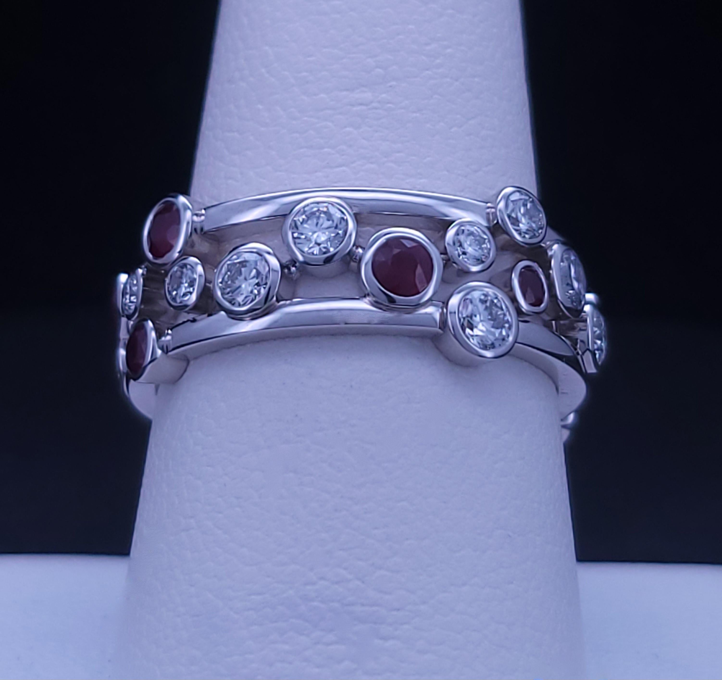 Taille ronde TIFFANY & CO. Bague à bulles en platine avec diamant et rubis en vente