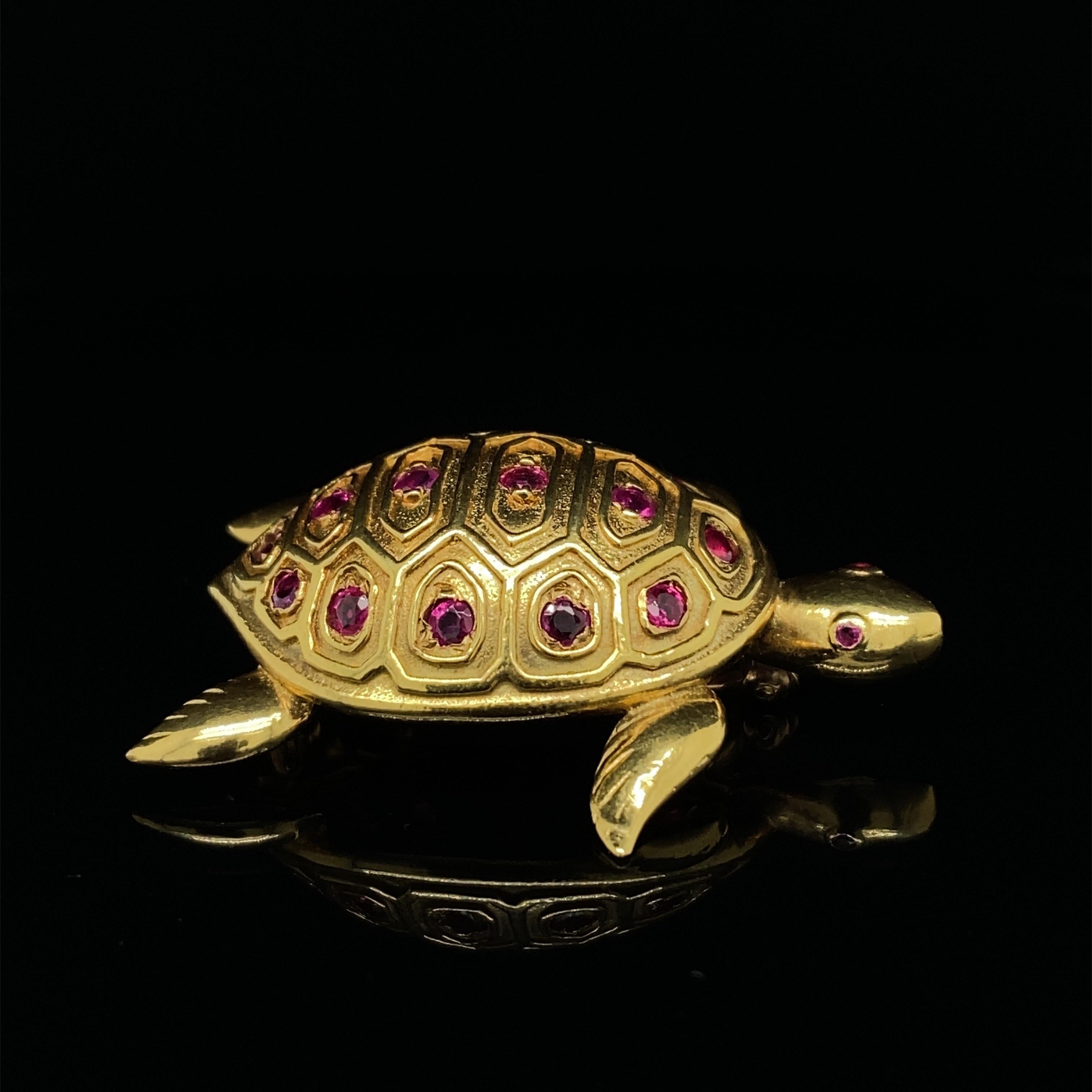 Retro Tiffany & Co. Ruby Turtle Brooch 18 Karat Yellow Gold, Circa 1960