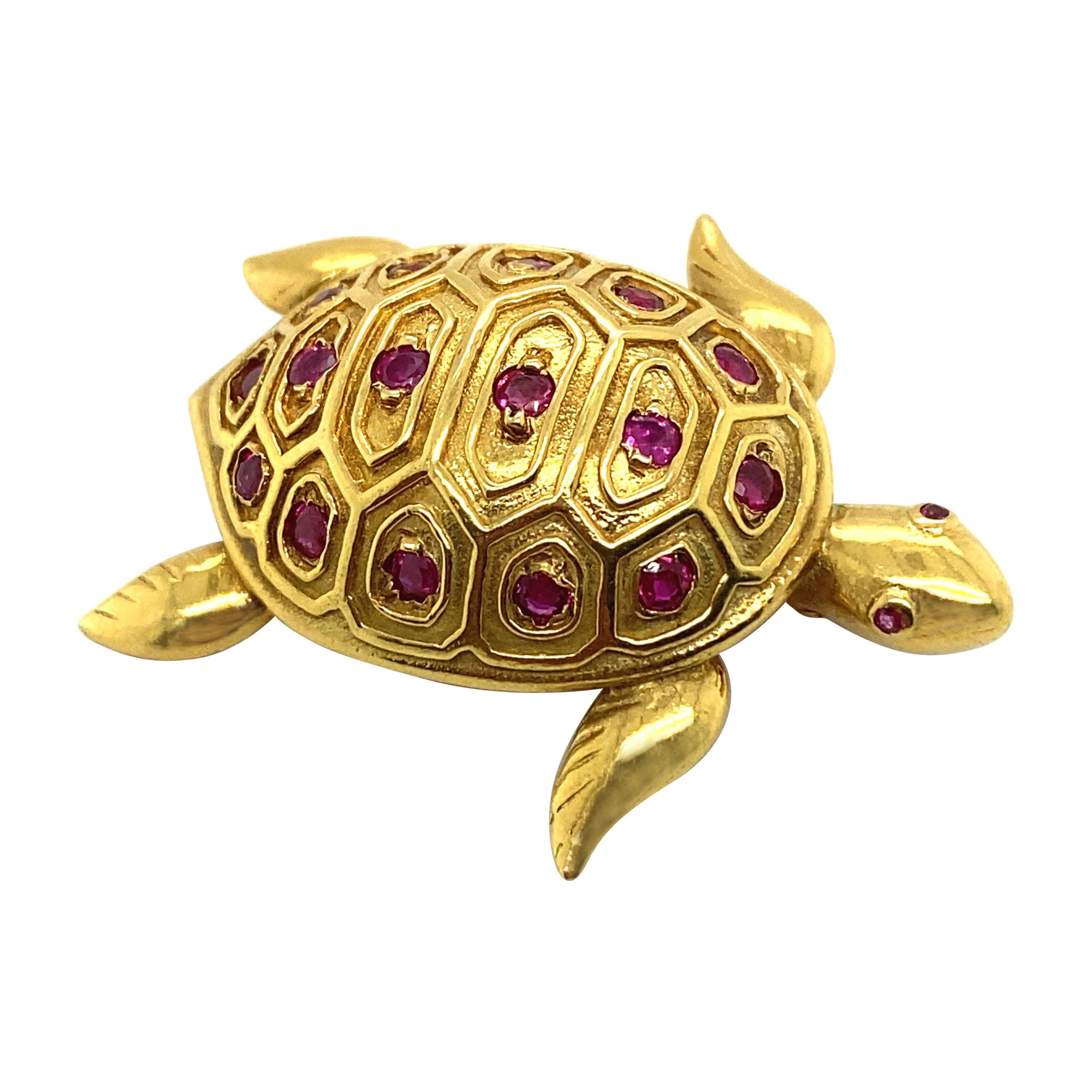 Tiffany & Co. Ruby Turtle Brooch 18 Karat Yellow Gold, Circa 1960