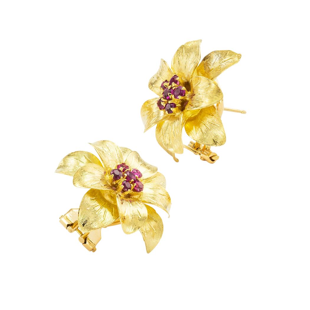 Taille ronde Tiffany & Co. Boucles d'oreilles or jaune et rubis