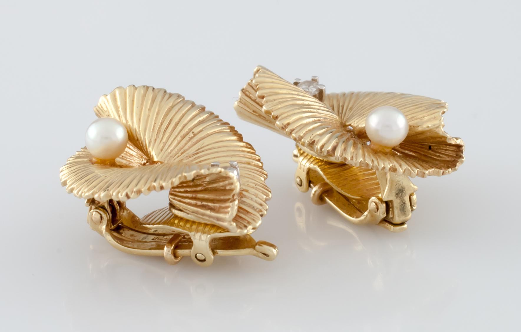 Tiffany & Co. Ruffle Diamond and Pearl Clip-On Earrings Set in 14K Yellow Gold In Good Condition In Sherman Oaks, CA