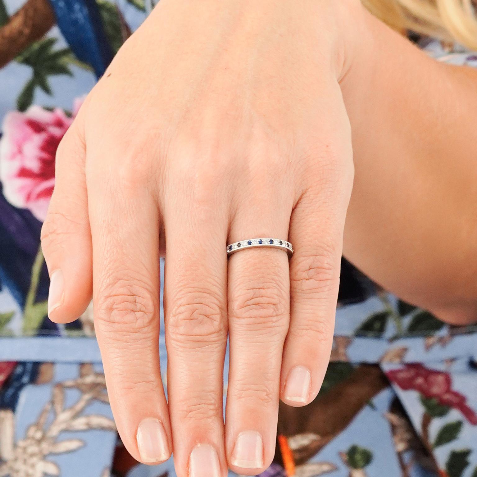 Tiffany & Co. Bague d'éternité saphir et diamant Excellent état - En vente à Litchfield, CT