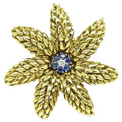 Spilla a fiore in oro con zaffiro e diamante di Tiffany & Co.