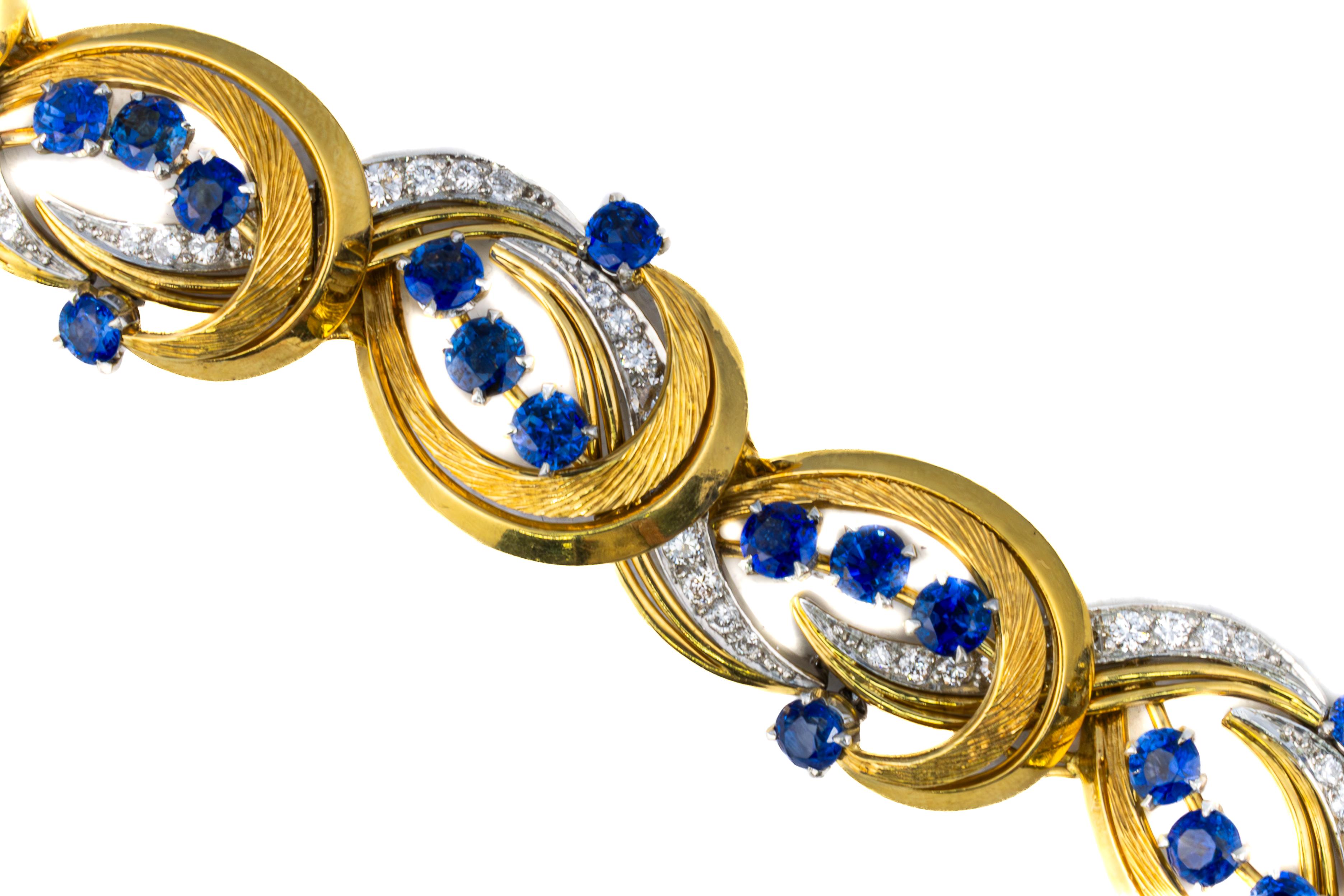Tiffany & Co. Bracelet à maillons en saphir et en diamant avec tourbillon

Description :
Fabriqué par Tiffany & Co, ce bracelet présente un arrangement sophistiqué de maillons ovales et en forme de goutte qui se chevauchent, en or jaune 18K