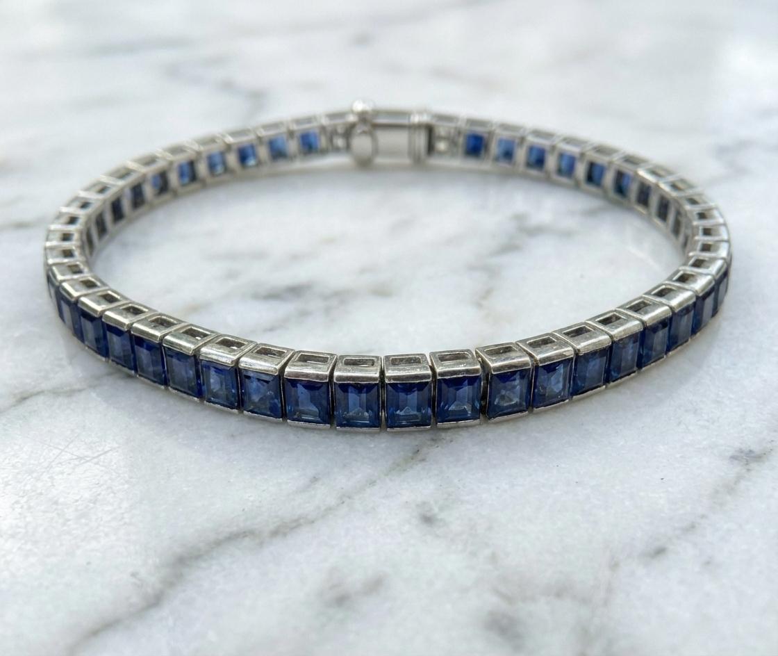 Tiffany & Co. Pulsera Línea Zafiro y Platino Corte cuadrado en venta