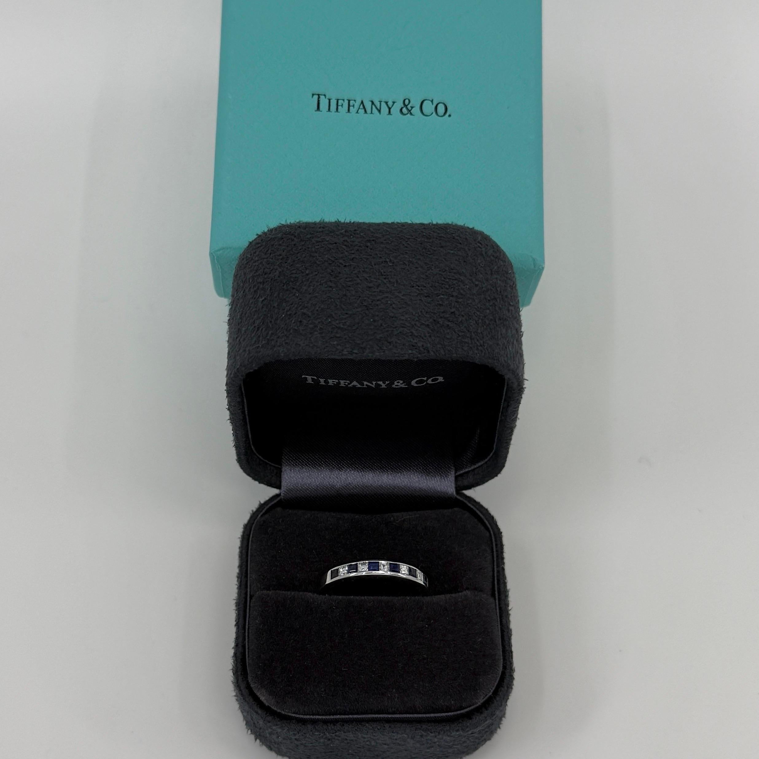 Tiffany & Co. Anello a fascia per l'eternità in oro bianco 18 carati con zaffiro e diamante Square Princess in vendita 4