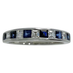 Tiffany
Co. Anello a fascia per l
eternità in oro bianco 18 carati con zaffiro e diamante Square Princess