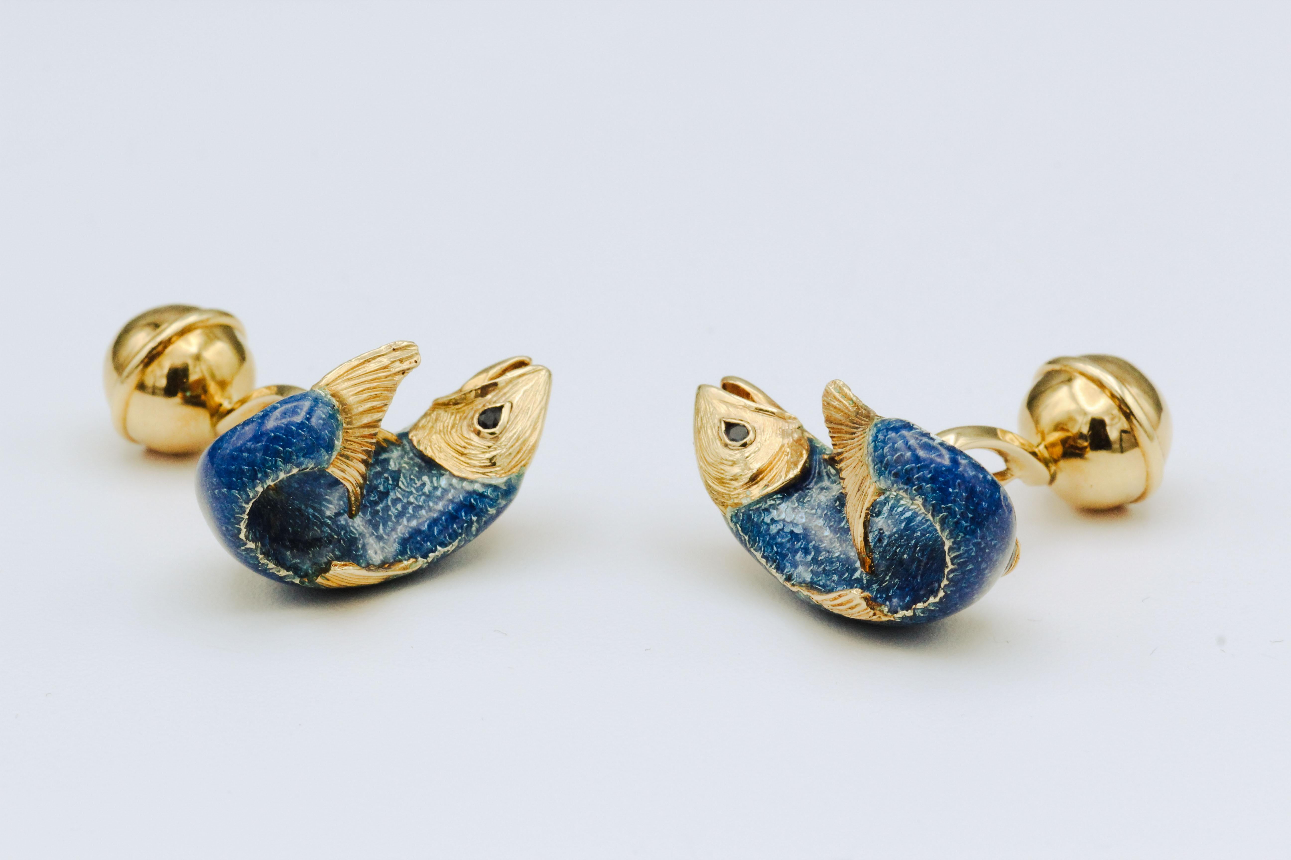 Tiffany & Co. Sapphire Enamel 18k Gold Fish Cufflinks In Good Condition In New York, NY