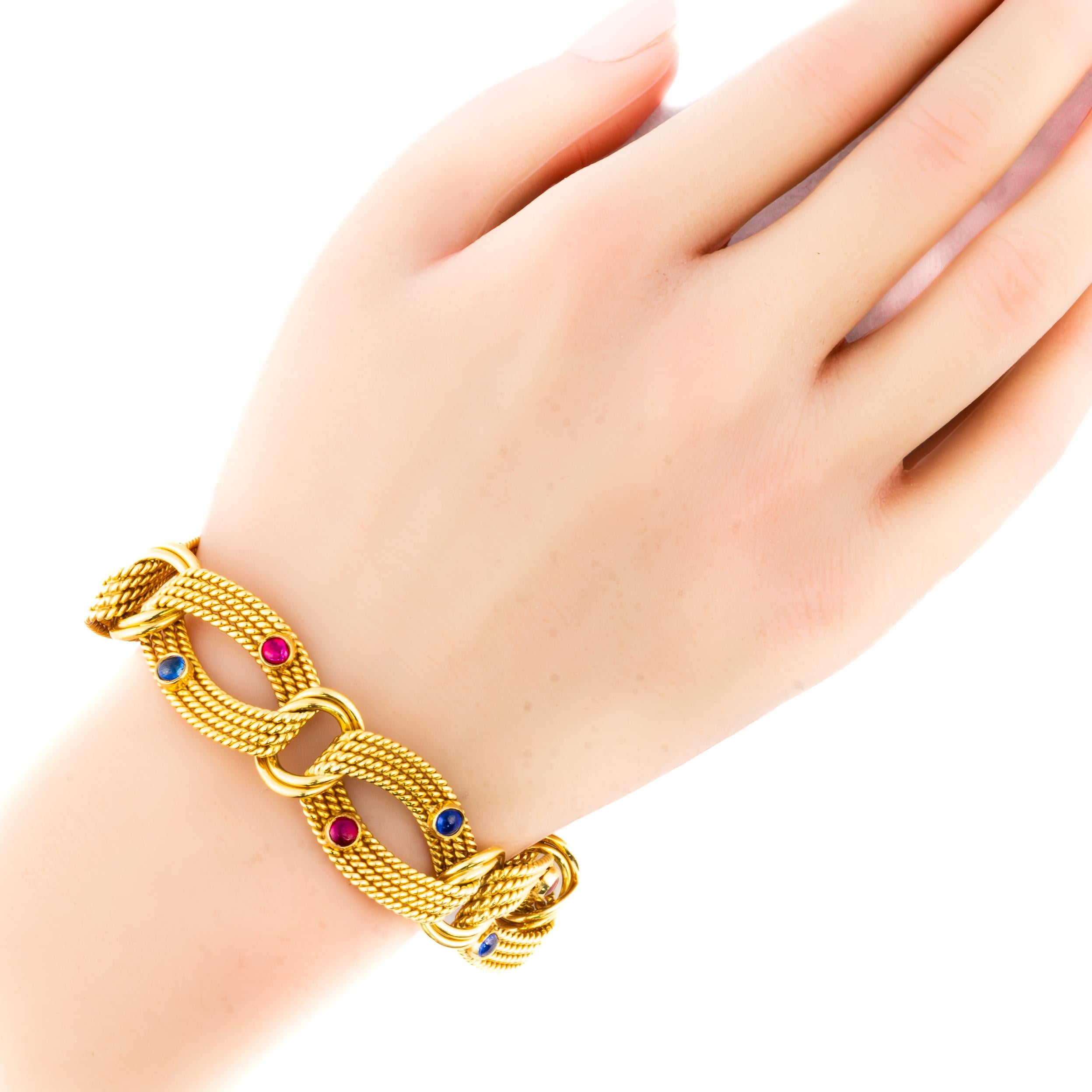 Rétro Tiffany & Co. Bracelet en or saphir et rubis en vente