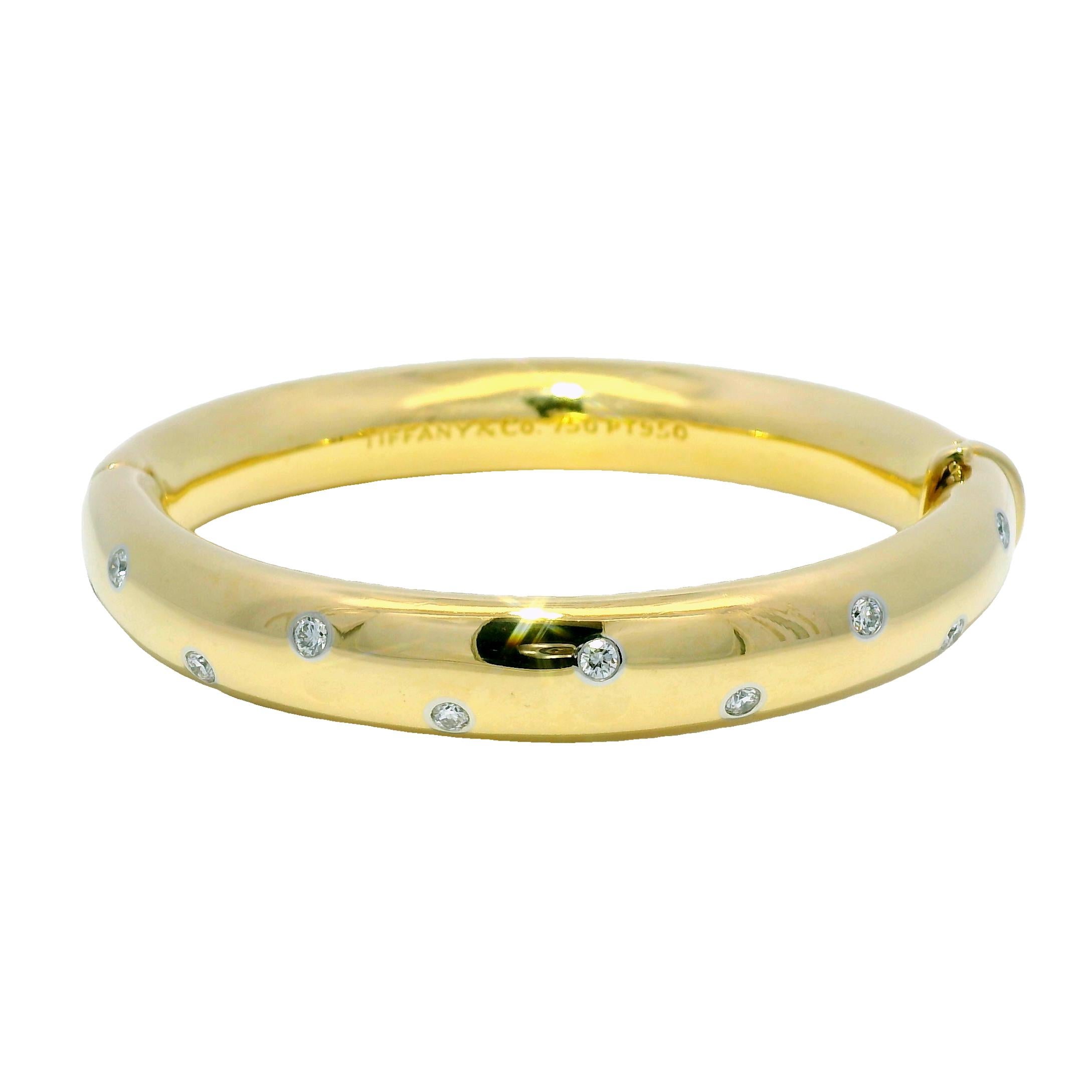 Tiffany & Co. Bracciale solido con diamanti sparsi in oro giallo 18 ct.

Realizzato in oro giallo 18 carati, questo bracciale presenta bellissimi diamanti sparsi quasi incolori e una chiusura a cerniera. Questo è un altro pezzo unico di design