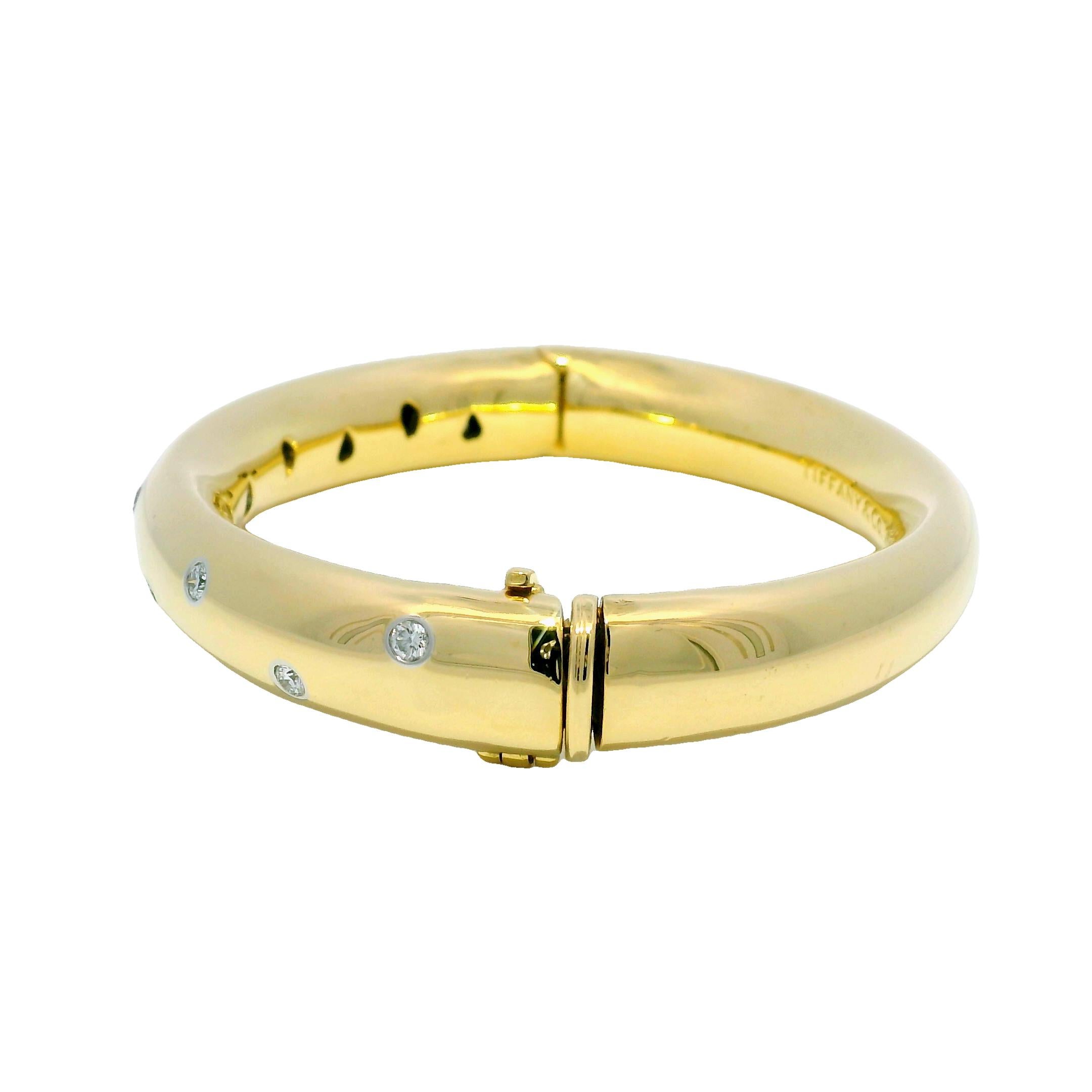 Tiffany & Co. Bracciale con diamanti sparsi con cerniera solida 18 carati In magazzino in vendita 2