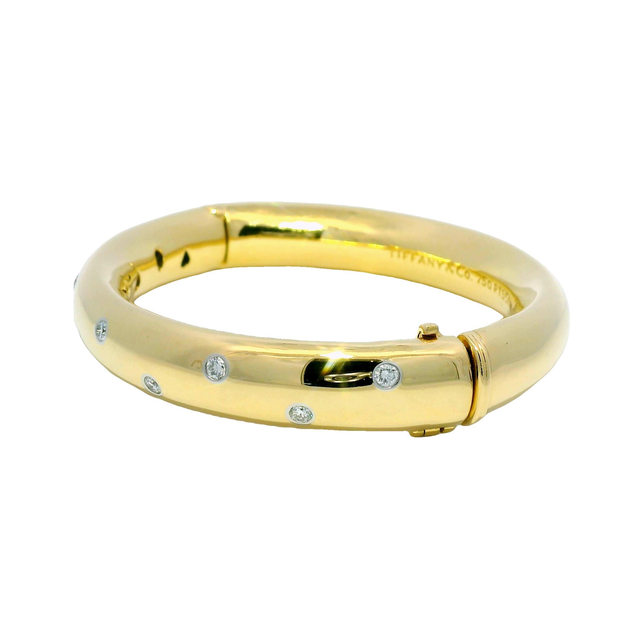 Tiffany & Co. Bracciale con diamanti sparsi con cerniera solida 18 carati In magazzino in vendita 3