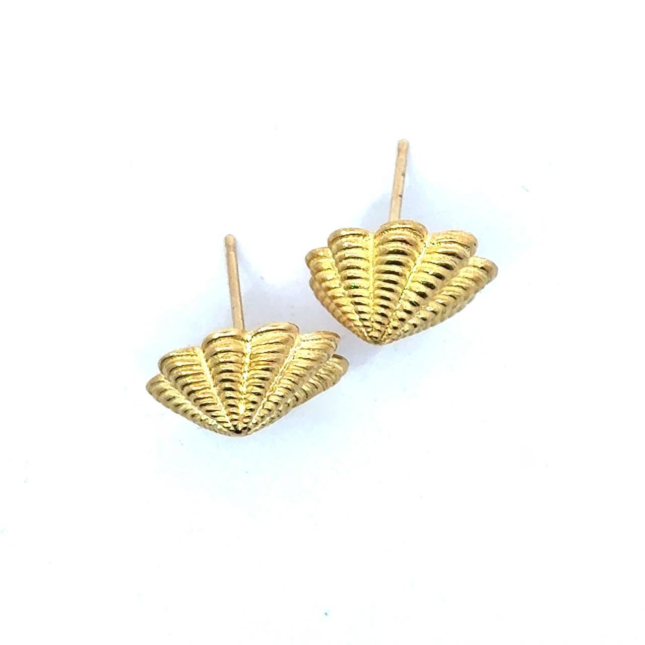 Tiffany & Co. Schlumberger Boucles d'oreilles en or 18k avec pochette Bon état - En vente à Los Angeles, CA