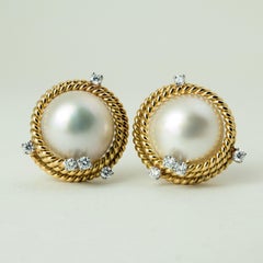 Tiffany & Co. Pendientes Schlumberger de oro de 18 quilates con perlas Mabe y diamantes, vintage y firmados
