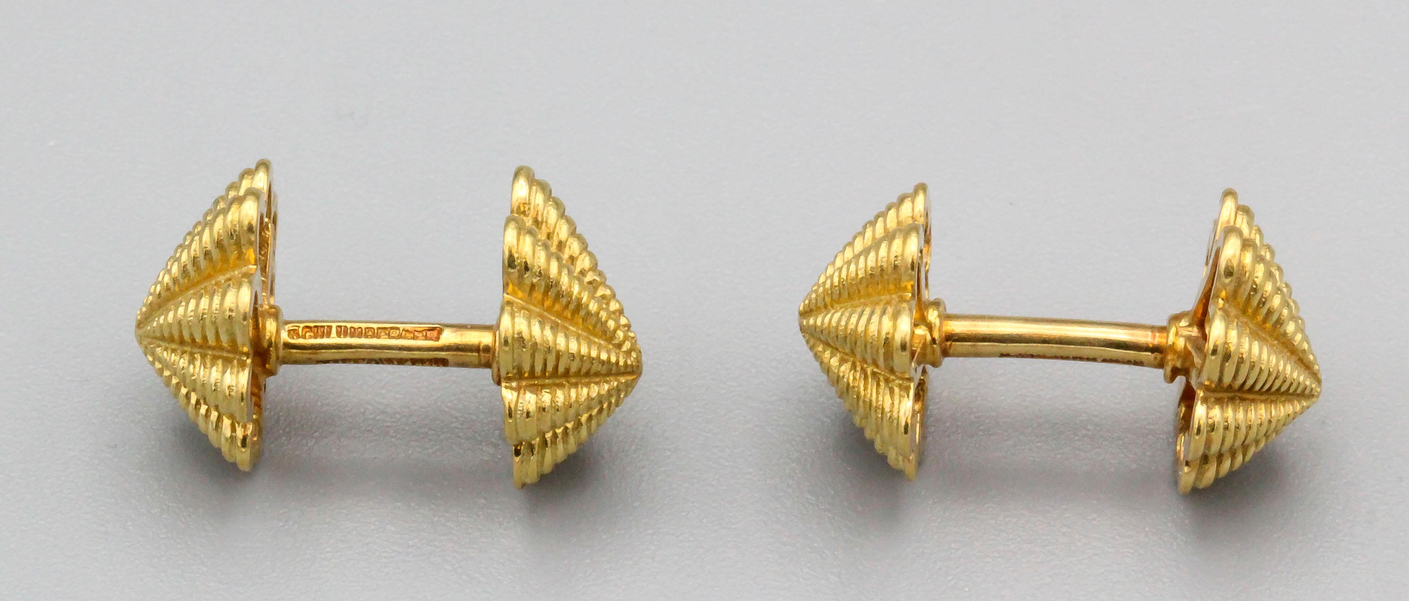 Tiffany & Co. Schlumberger 18k Gold Seashell Cufflinks In Excellent Condition In New York, NY