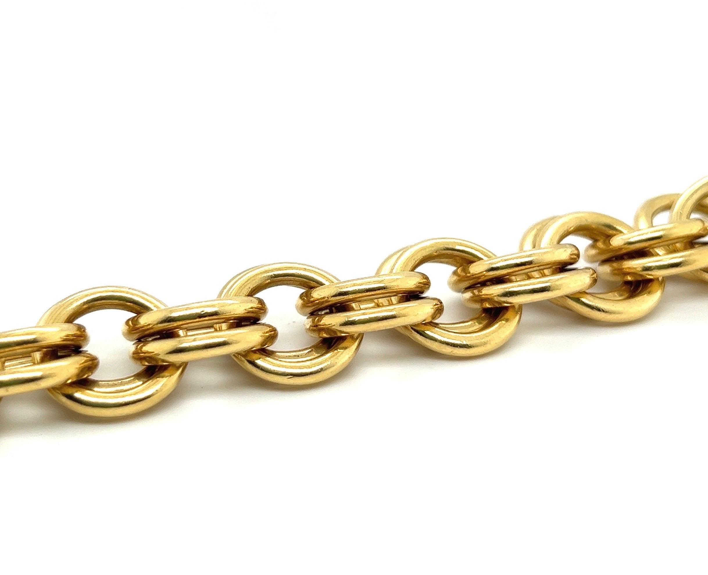 Stylish Tiffany & Co. Schlumberger Bull Swivel Bracelet in 18 karat yellow gold.

Crafted in 18 karat yellow gold and designed as 11 double ring links with a large lobster clasp. The bold gold links add dimension to this elegant chain