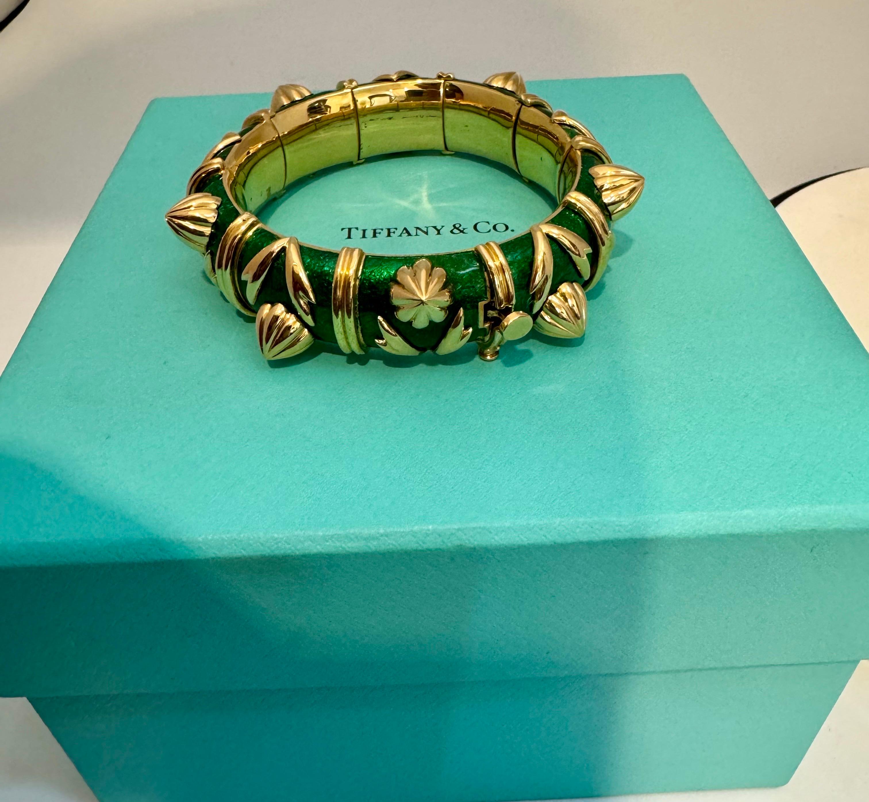 Tiffany & Co. Schlumberger Cone Losange Green Enamel Bangle Bracelet  138 gm 18K For Sale 5
