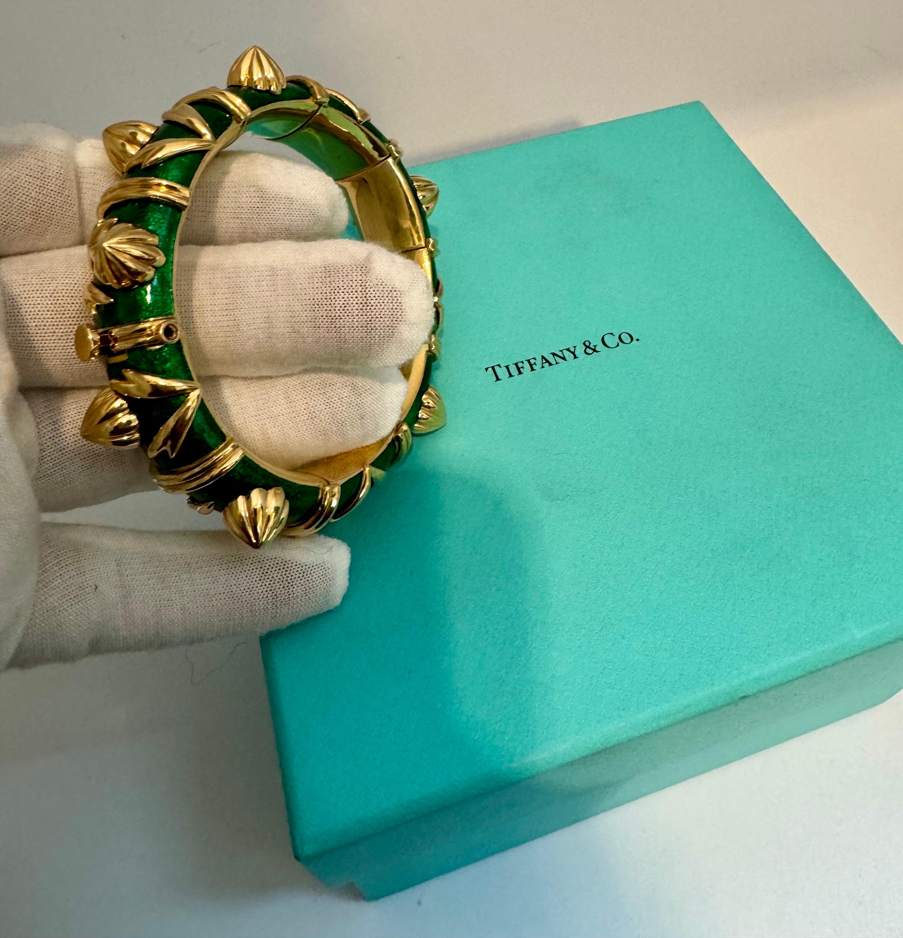 Tiffany & Co. Schlumberger Cone Losange Green Enamel Bangle Bracelet  138 gm 18K In Excellent Condition For Sale In New York, NY