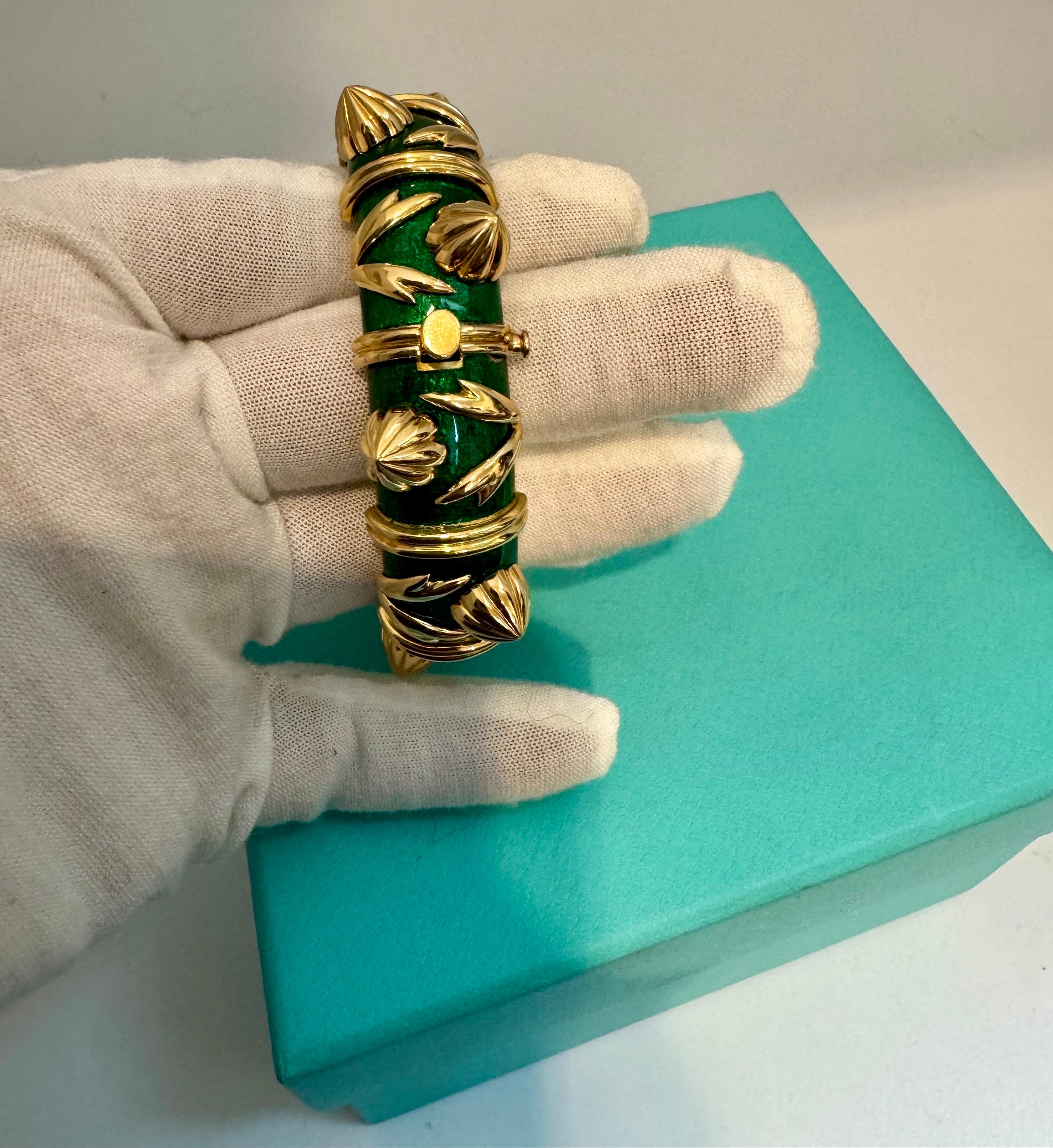 Tiffany & Co. Schlumberger Cone Losange Green Enamel Bangle Bracelet  138 gm 18K For Sale 1