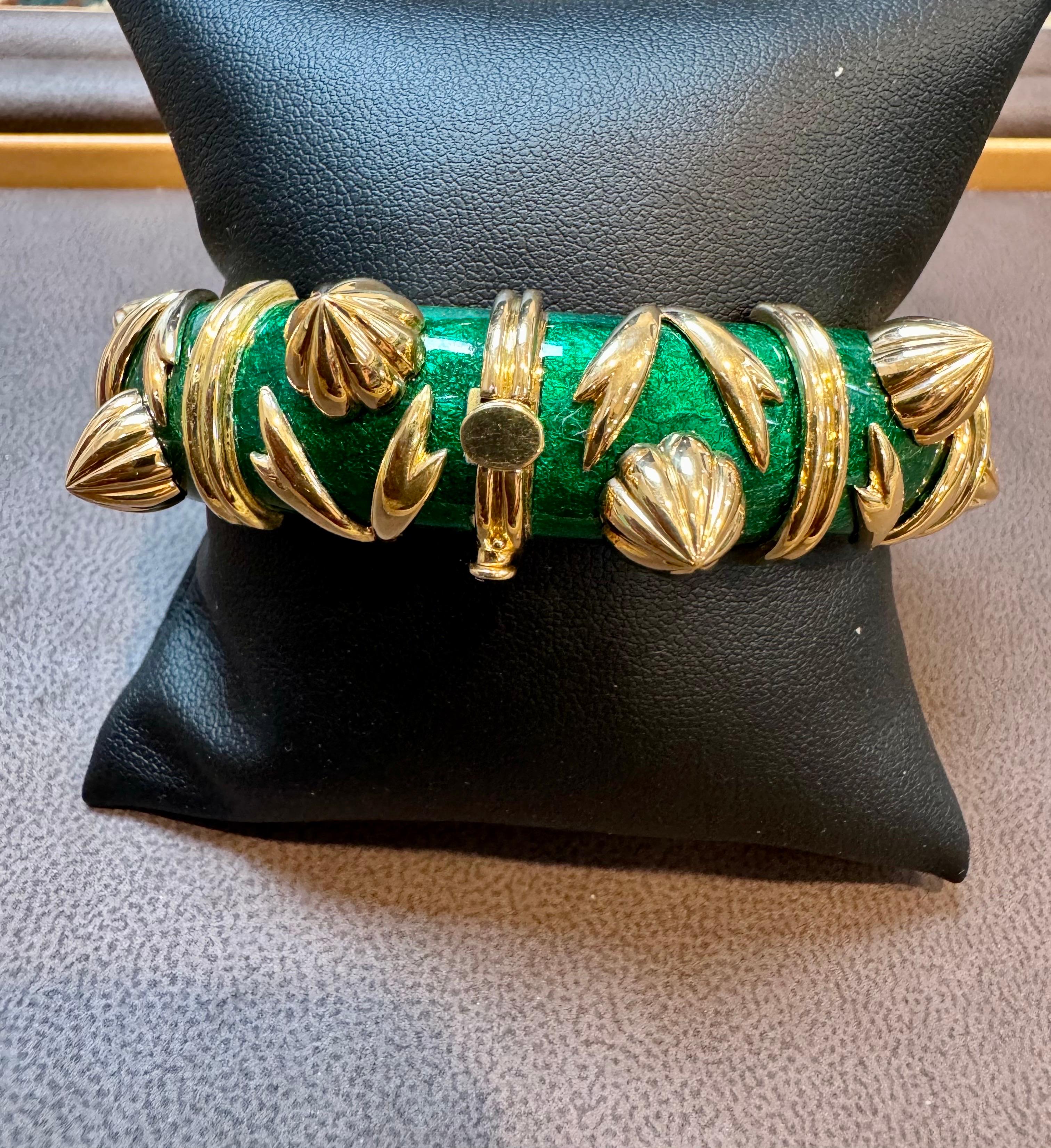 Tiffany & Co. Schlumberger Cone Losange Green Enamel Bangle Bracelet  138 gm 18K For Sale 3
