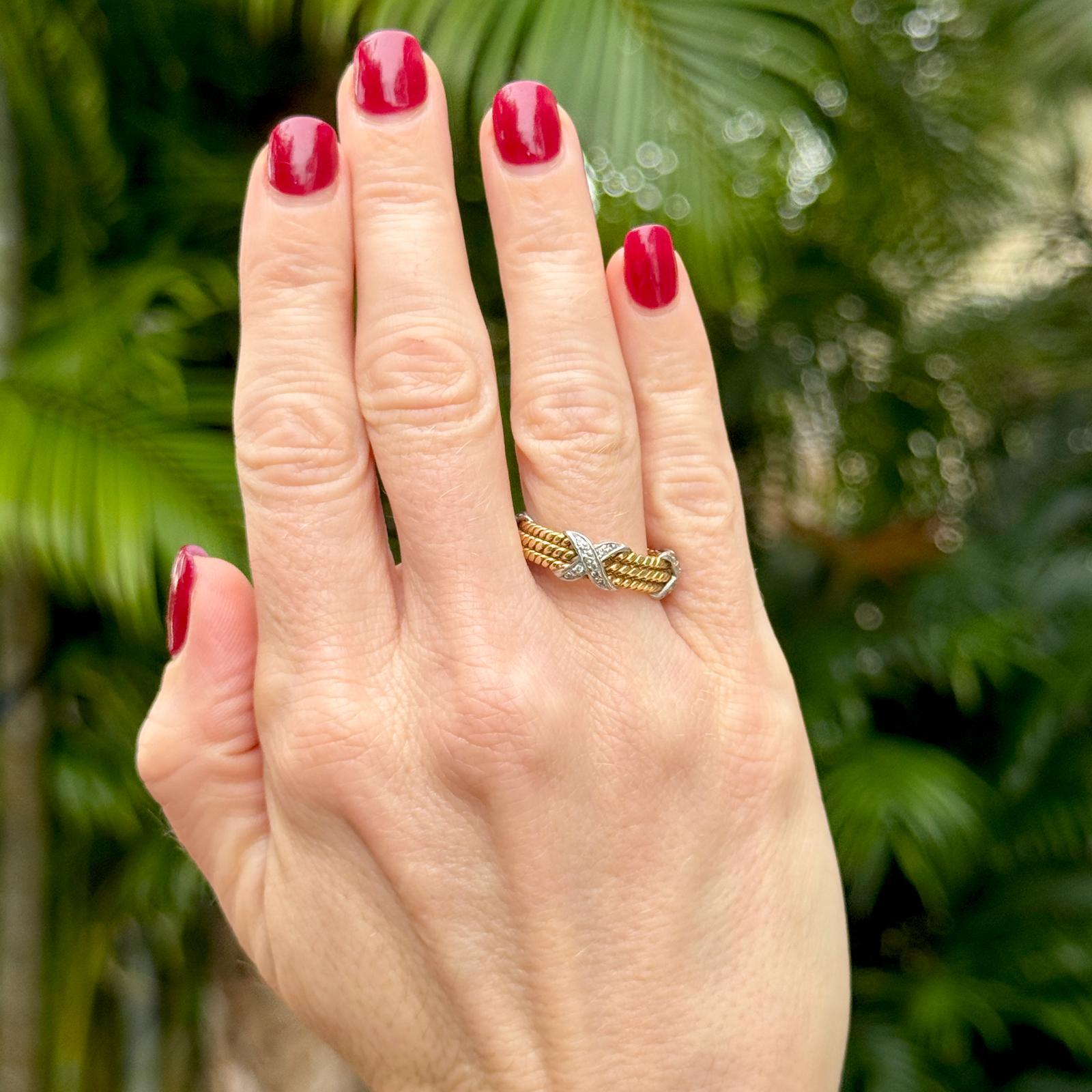 Tiffany & Co. Schlumberger Diamant X Ring aus 18 Karat Gelbgold. Die Diamanten wiegen ca. 0,28 CTW und sind in der Farbe F-G und der Reinheit VS eingestuft. Das Band ist Größe 8 und misst 6,6 mm in der Breite. Signiert Tiffany Schlumberger 18K. Wird