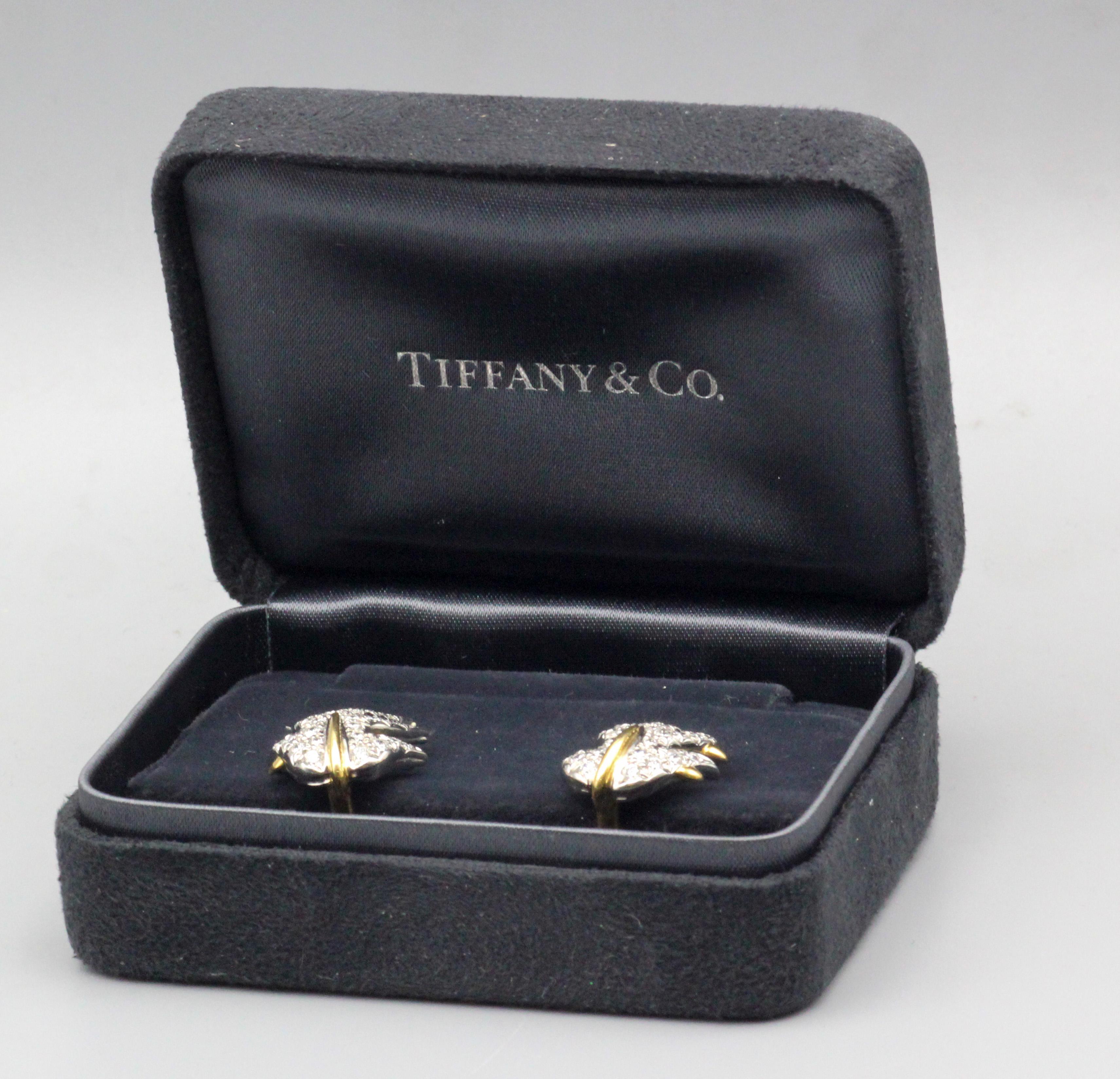 Treten Sie ein in eine Welt botanischer Schönheit und unvergleichlicher Handwerkskunst mit der Tiffany & Co. Schlumberger Diamond 18k Gold Platinum Leaf Earrings - eine atemberaubende Kreation, die von der Natur inspiriertes Design mit exquisiten