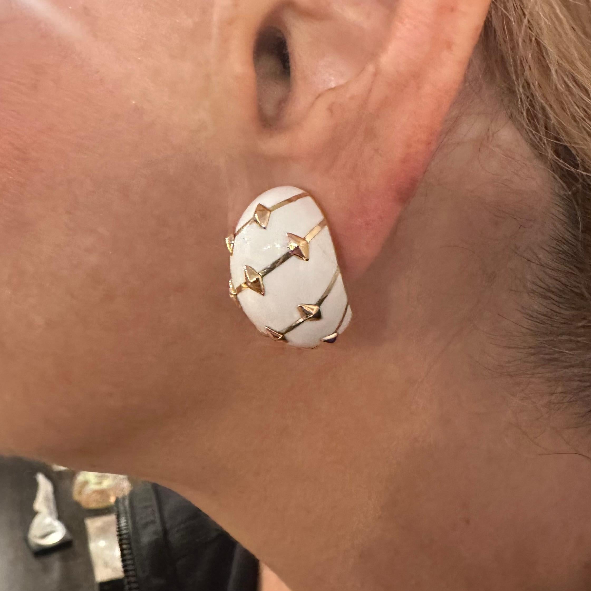 Tiffany & Co Schlumberger Dot Losange Boucles d'oreilles en or jaune émaillé blanc en vente 6