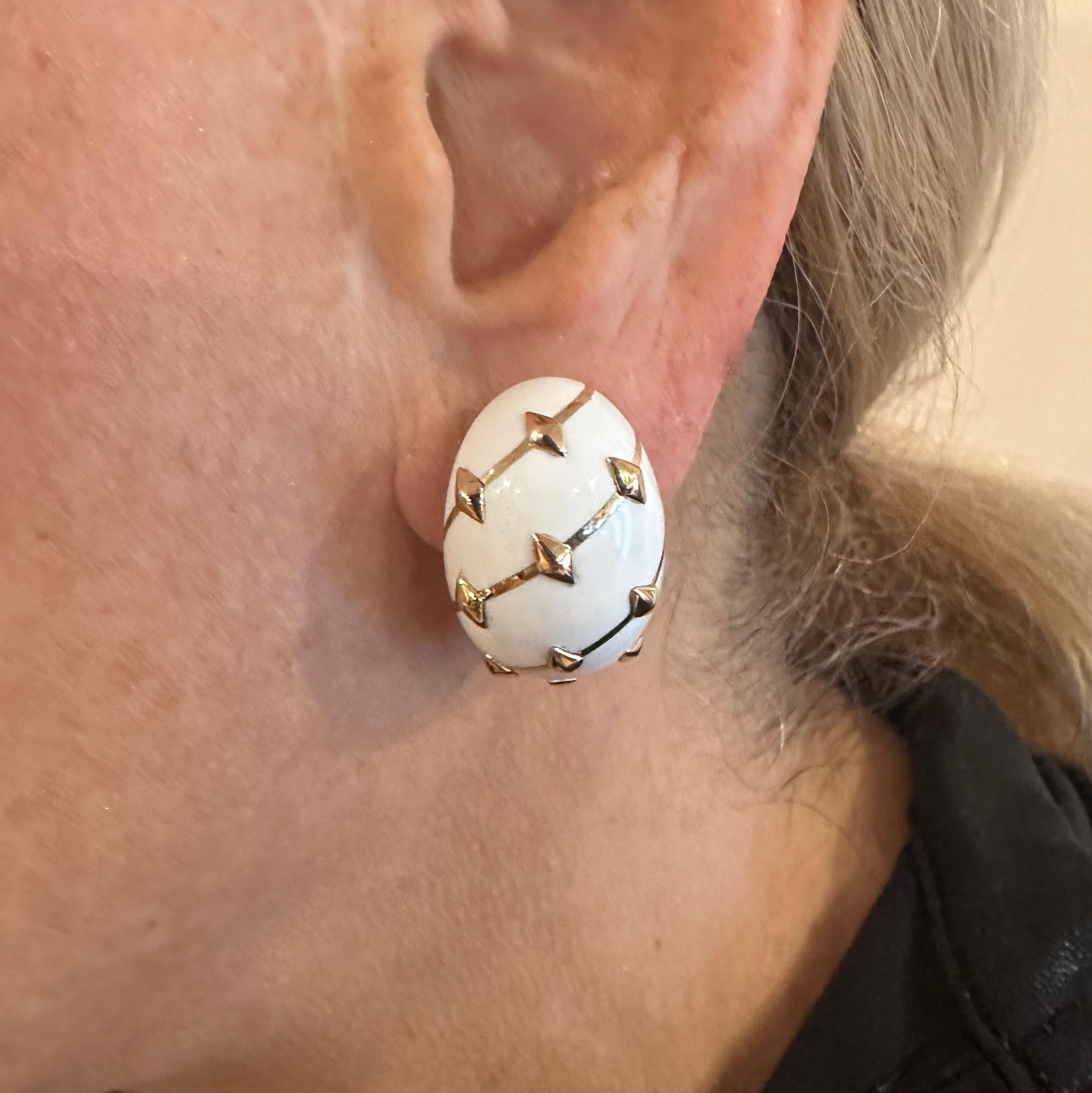 Tiffany & Co Schlumberger Dot Losange Boucles d'oreilles en or jaune émaillé blanc en vente 8