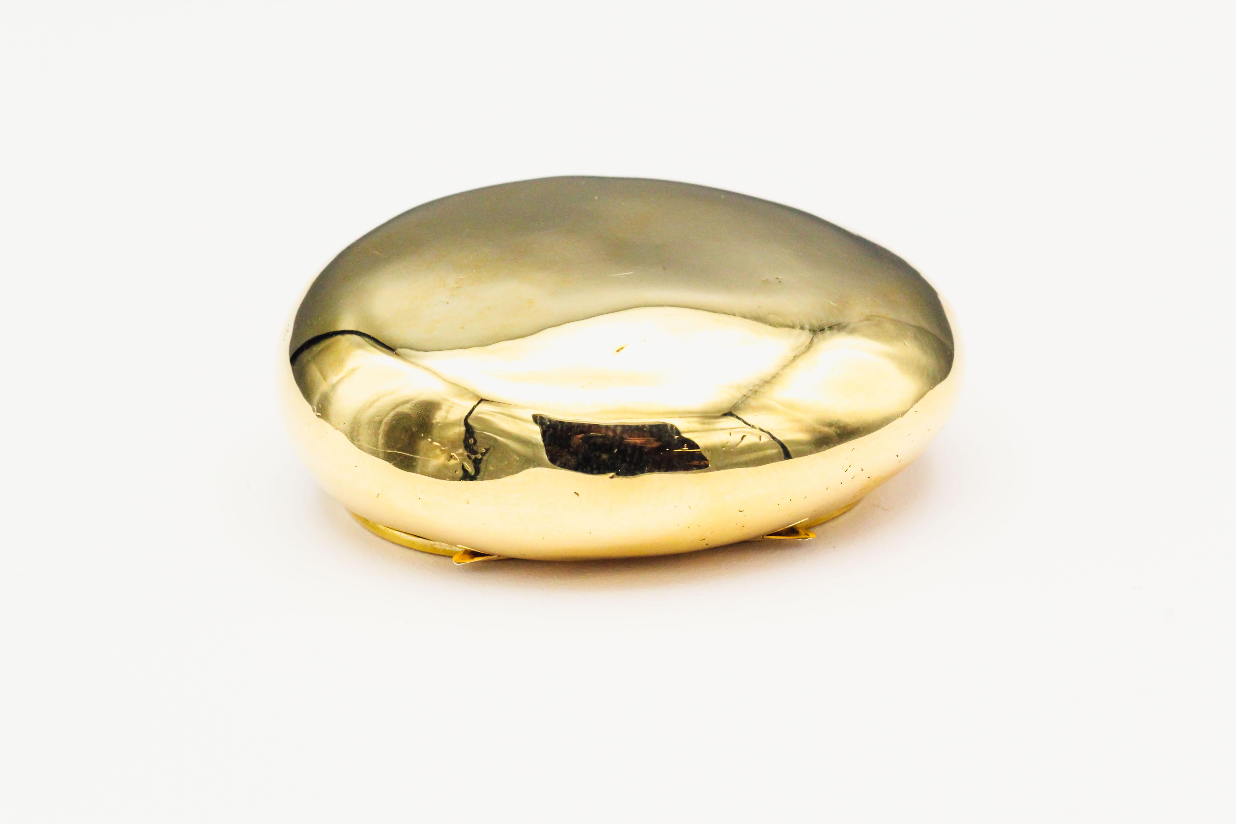 Tiffany & Co. Schlumberger Gold Pebble Pill Box In Good Condition In New York City, NY