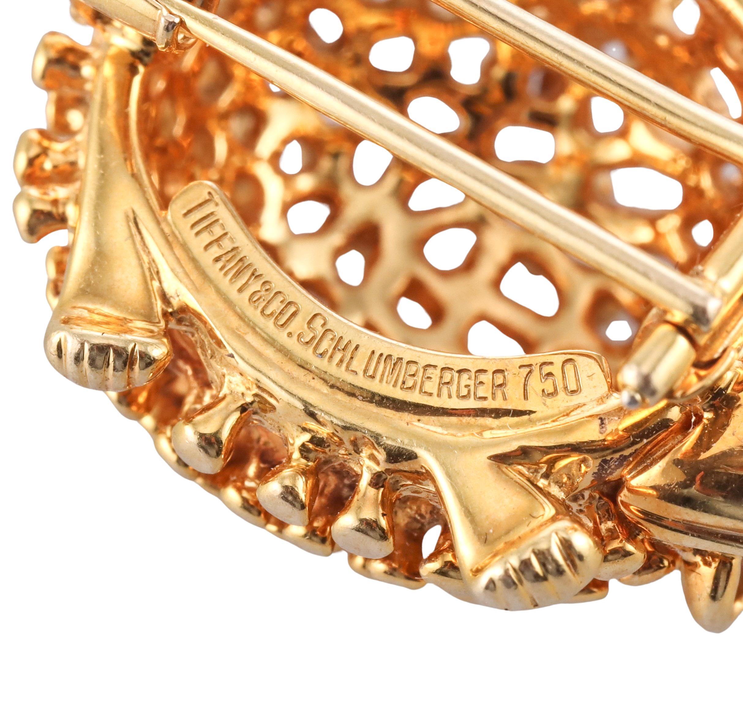 Tiffany & Co Schlumberger Broche héraldique en or, rubis et rubis en vente 2