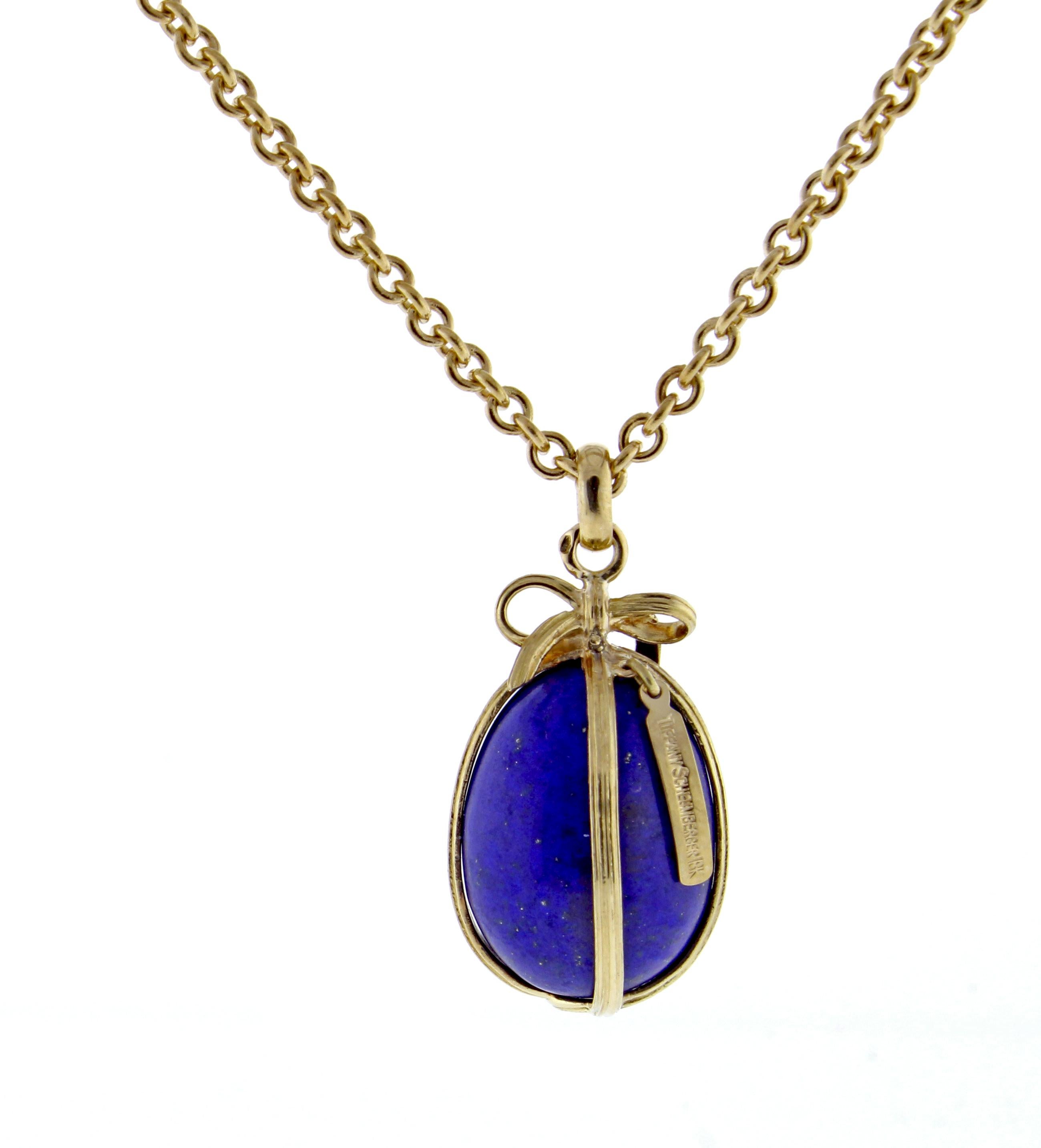 From Jean Schlumberger, his iconic egg pendant charm. Jean Schlumberger’s visionary creations are among the world’s most intricate designs. A gold ribbon elegantly accents this delicate charm.
lapis pendant 31*18mm
Tiffany & Co. necklace 18 inches