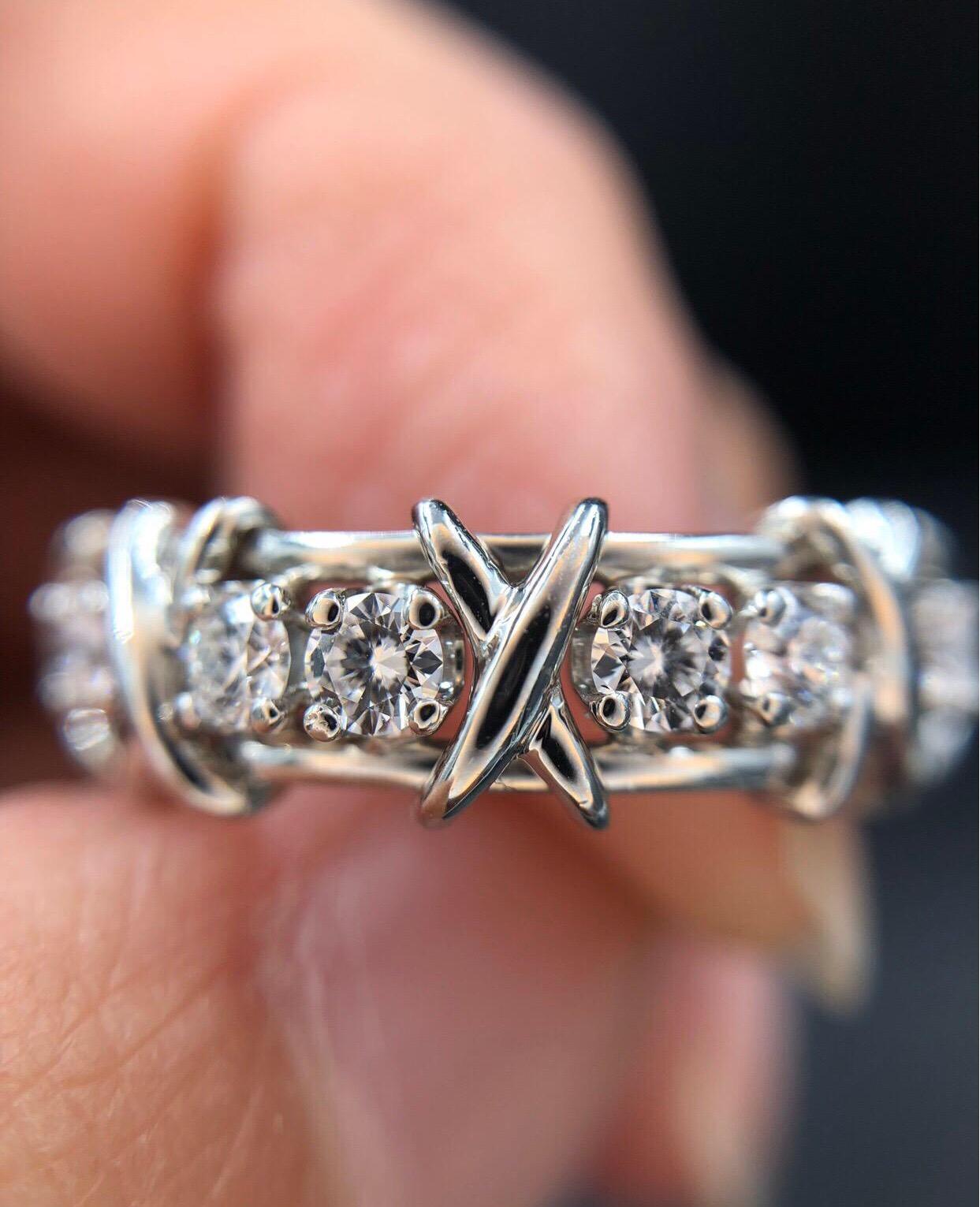 Tiffany & Co. Schlumberger Platinum Band with 16 Round Diamonds In Excellent Condition In Houston, TX